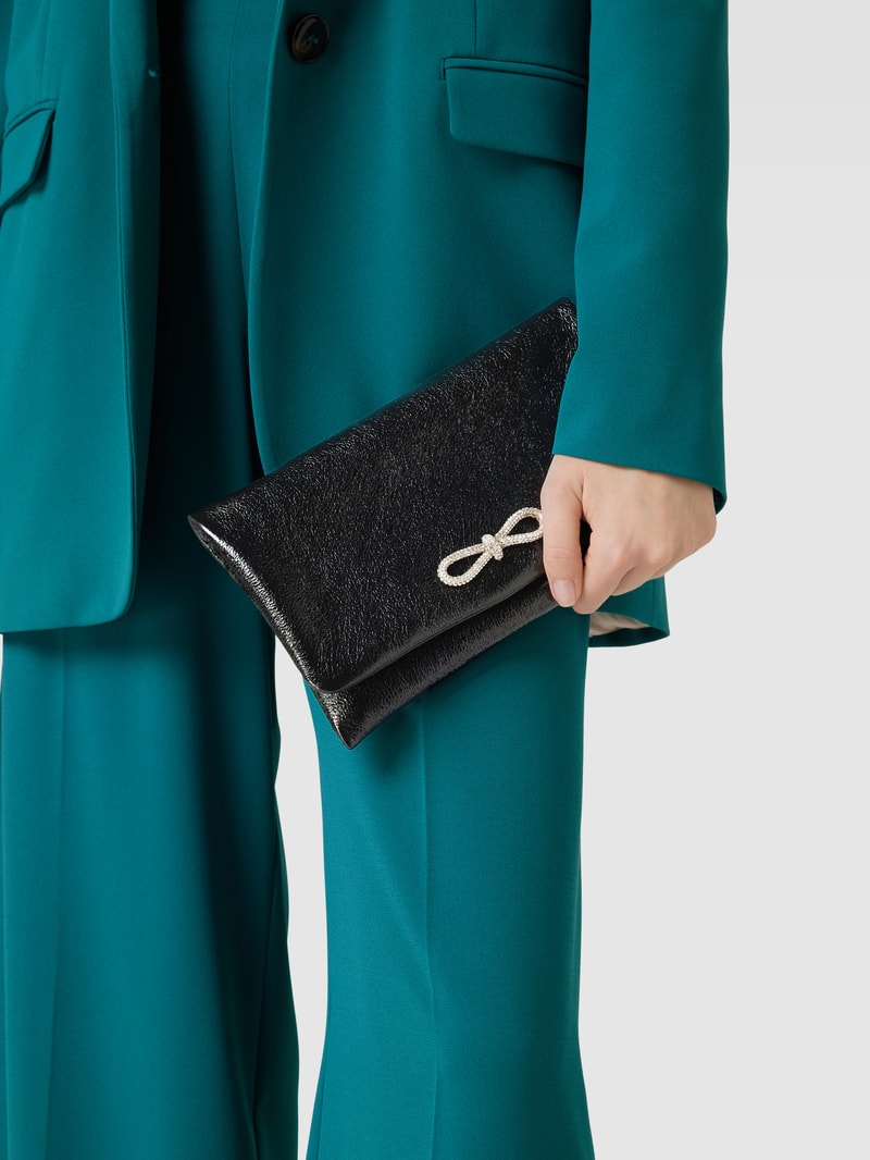 Clutch aus Leder mit Strasssteinbesatz in metallic schwarz