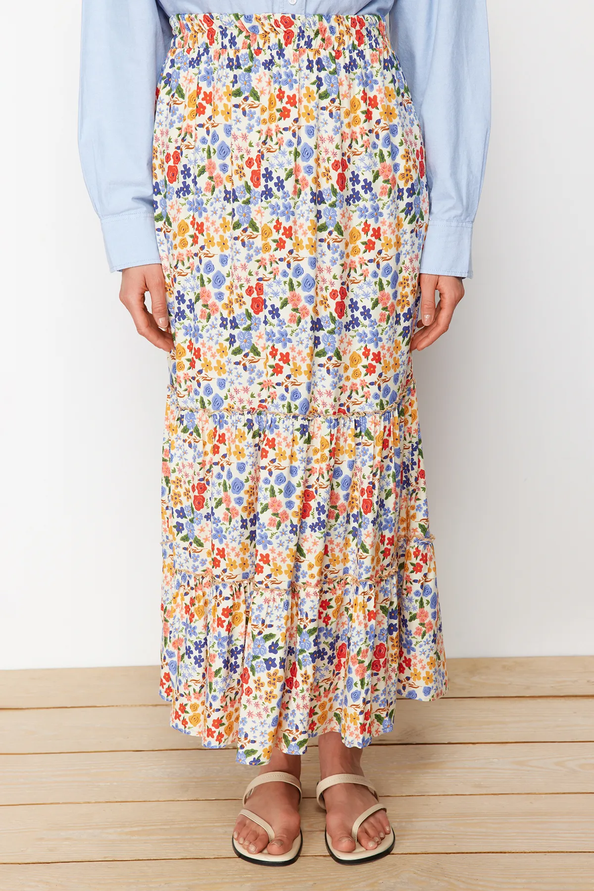 Trendyol Modest  Ecrufarbener gewebter Rock mit Blumenmuster TCTSS22EE00000