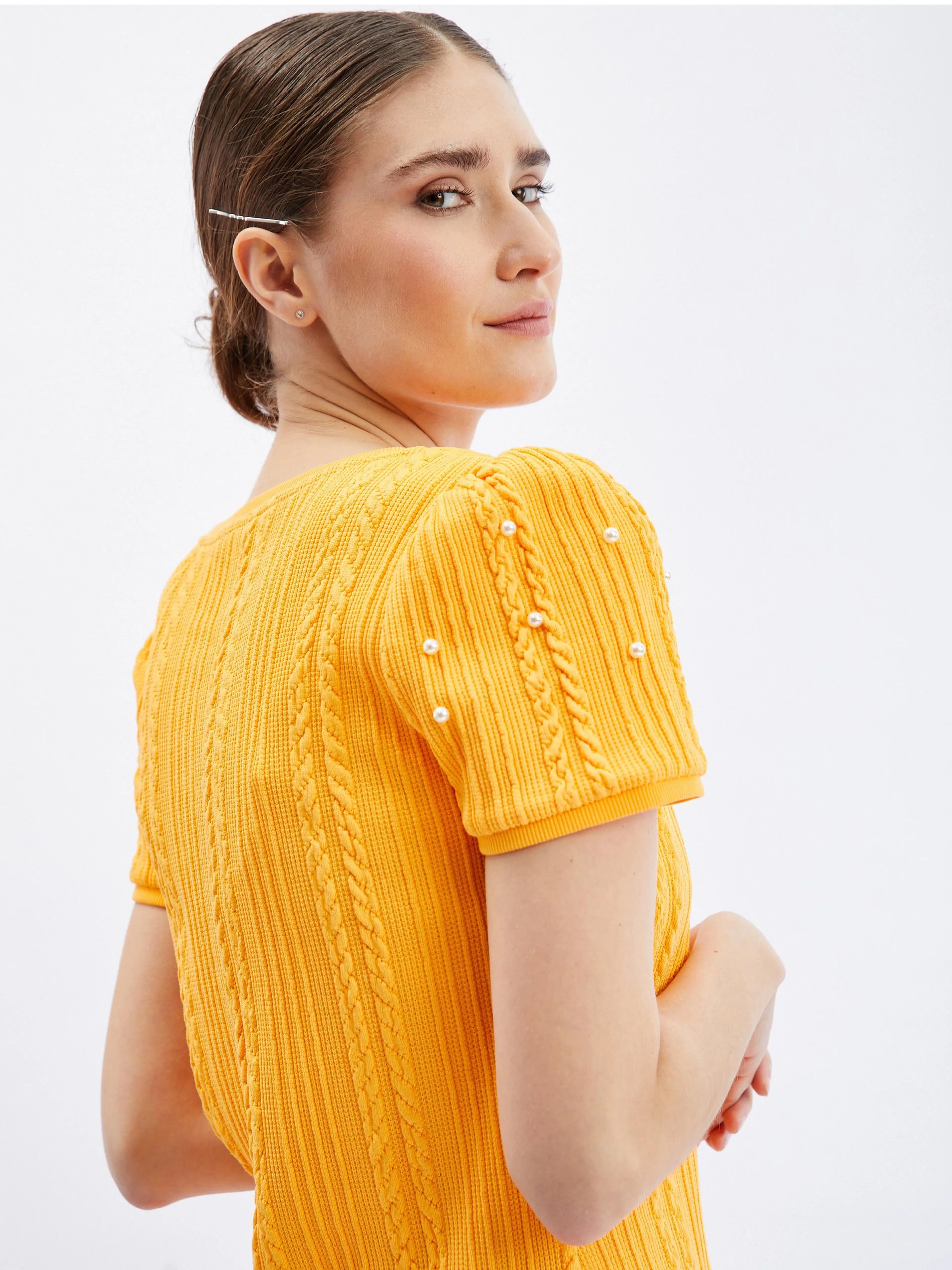 Gelbes Damen-T-Shirt mit dekorativen Details ORSAY