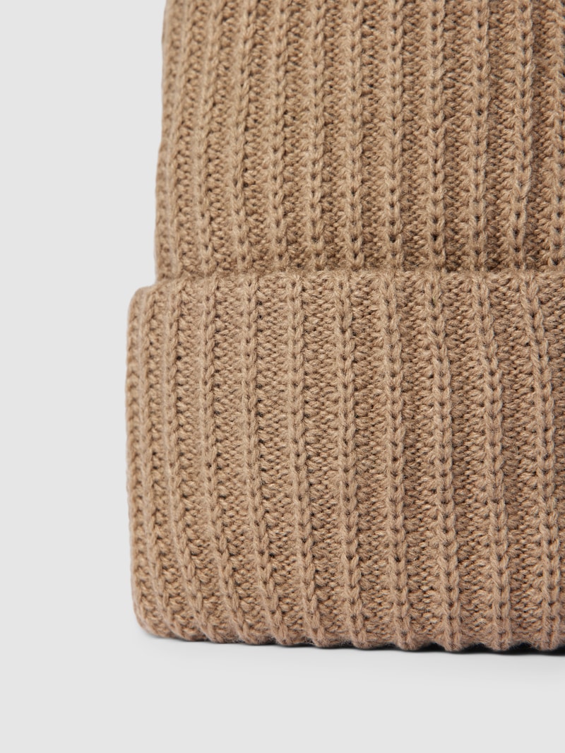 Beanie mit breitem Umschlag in beige