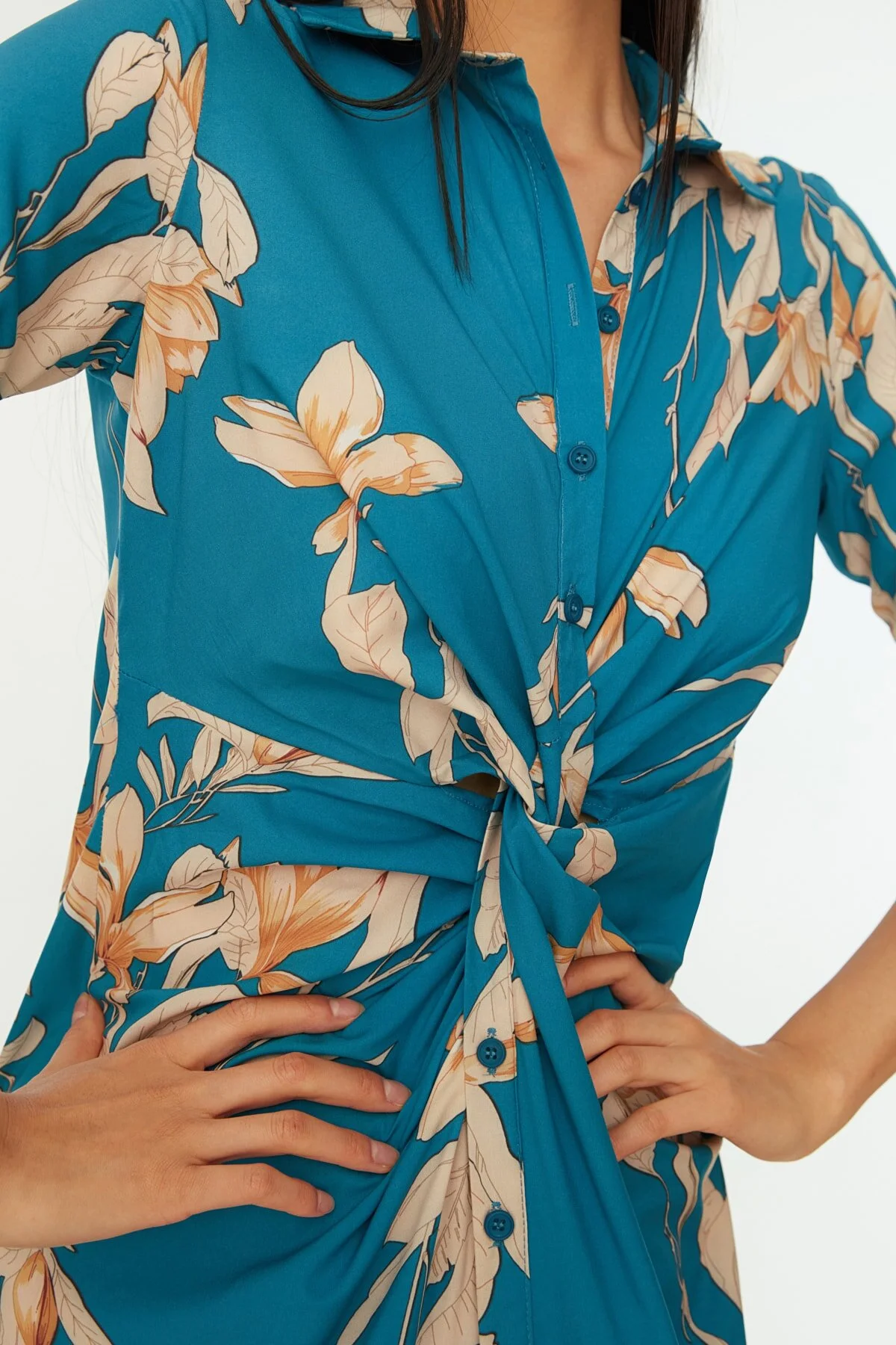 Trendyol Collection  Mehrfarbiges, detailliertes, gewebtes Hemdkleid mit Raffungen TWOSS21EL1018