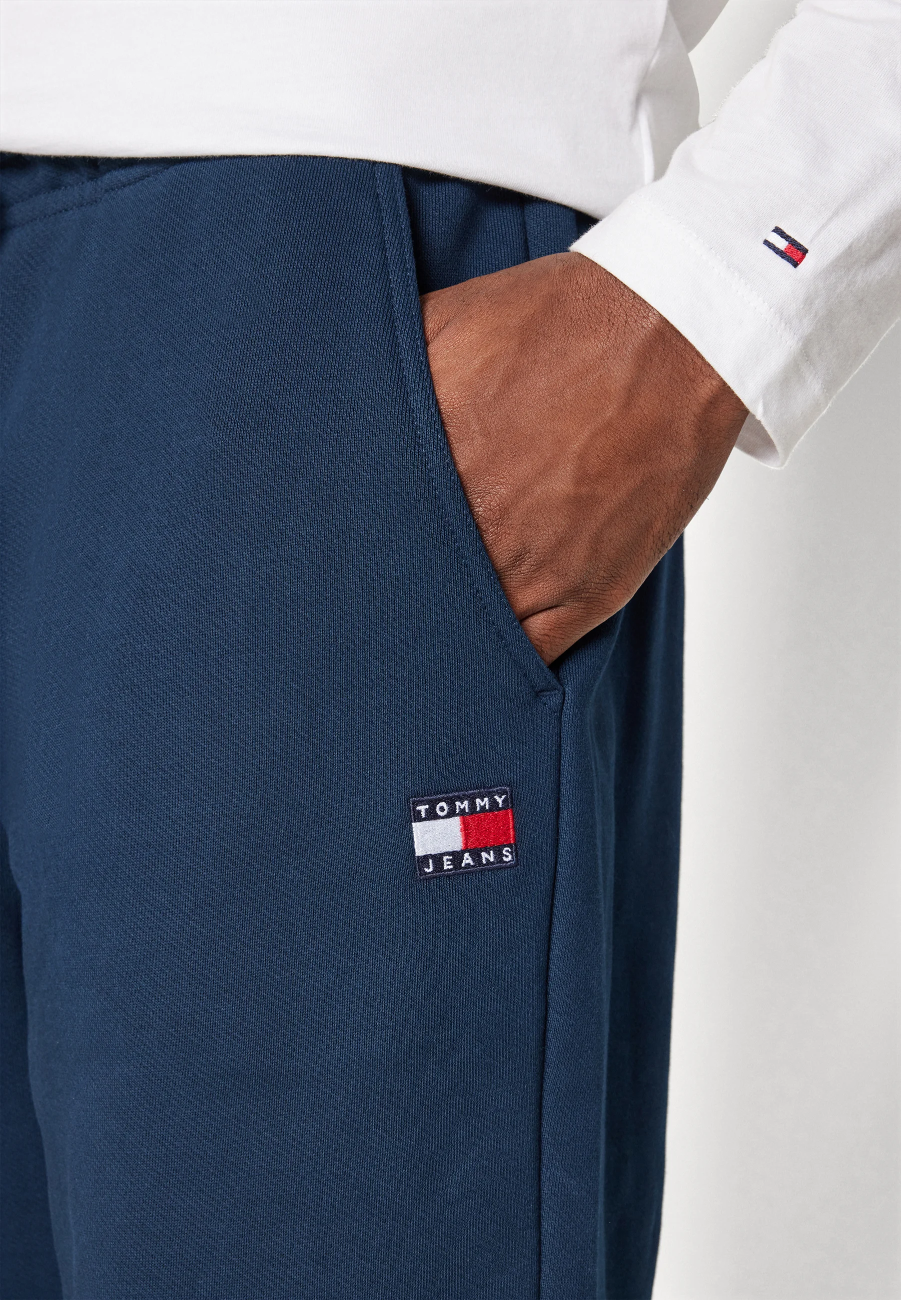 Pantalones deportivos Tommy Jeans BADGE JOGGER