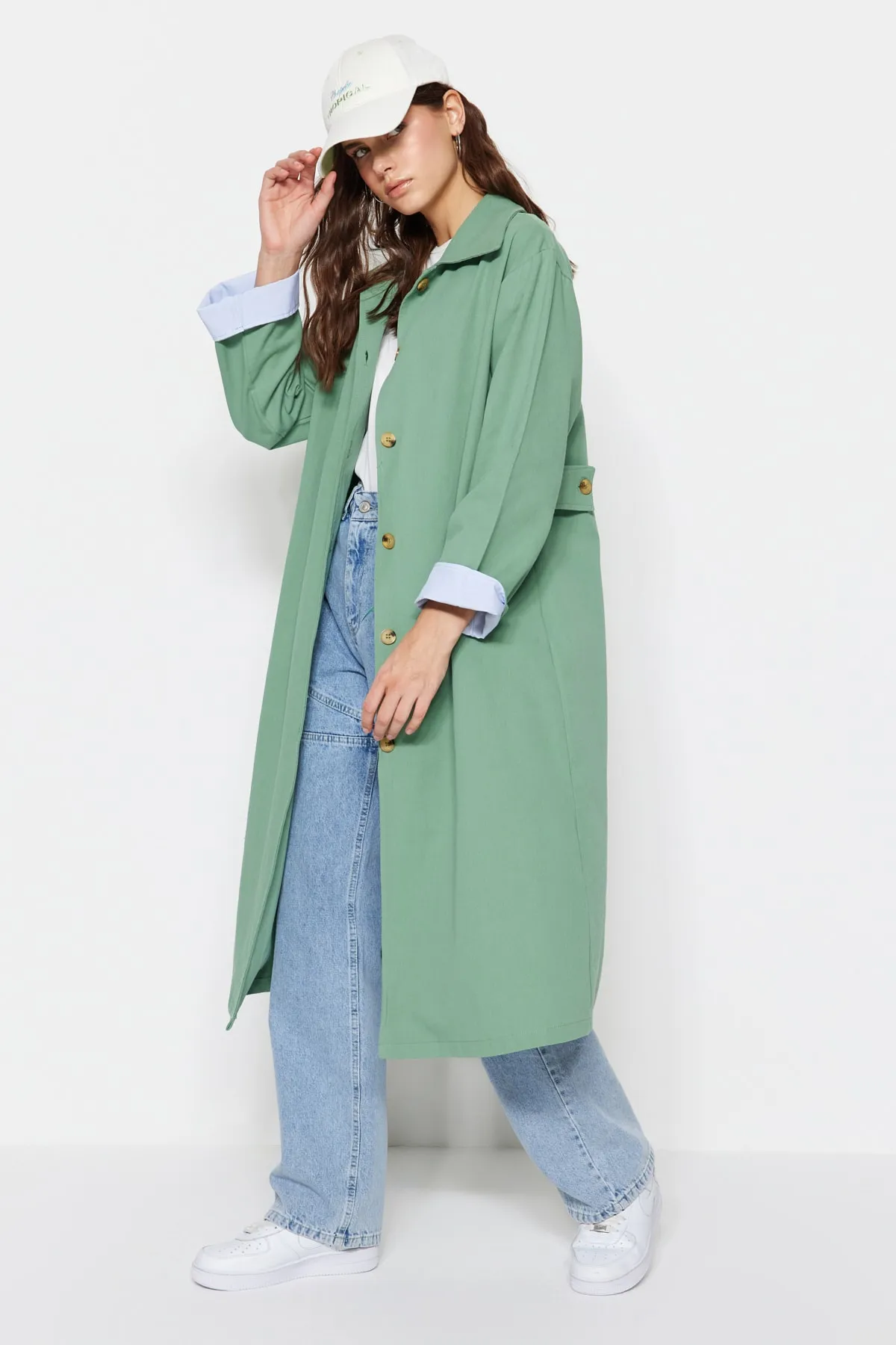 Trendyol Modest  Hellgrüner Gabardine-Trenchcoat mit Ärmeldetail TCTSS23CL00000
