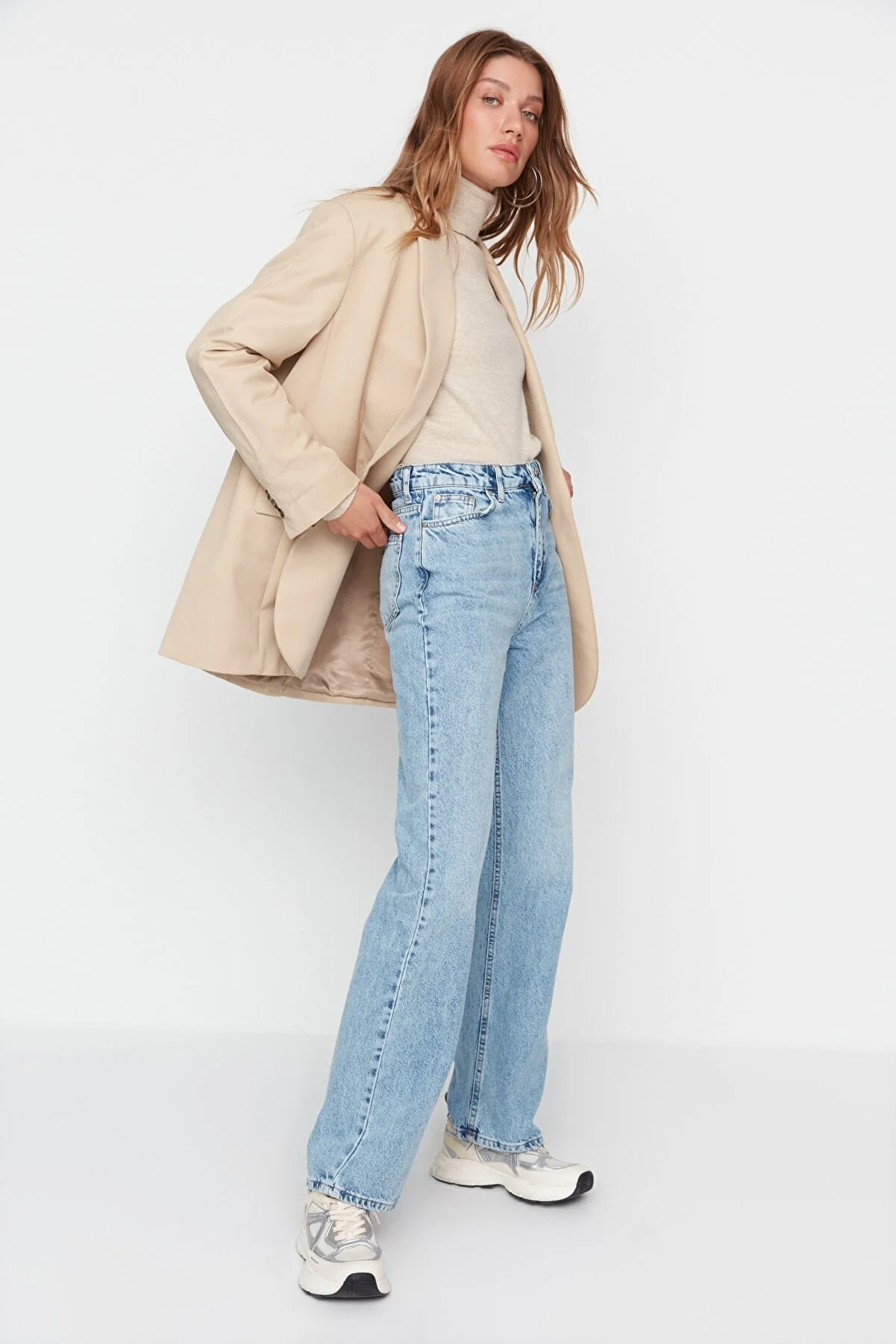 Trendyol Collection  Blaue, lange, gerade Jeans mit hoher Taille TWOAW23JE00111