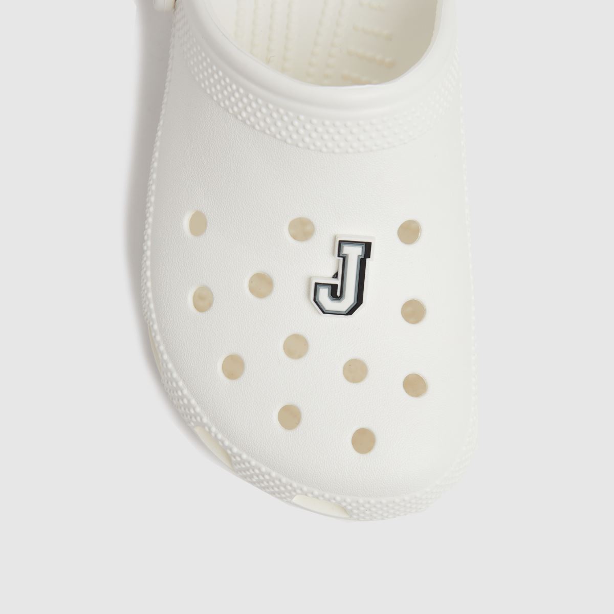Crocs fehér és fekete jibbitz j betűvel