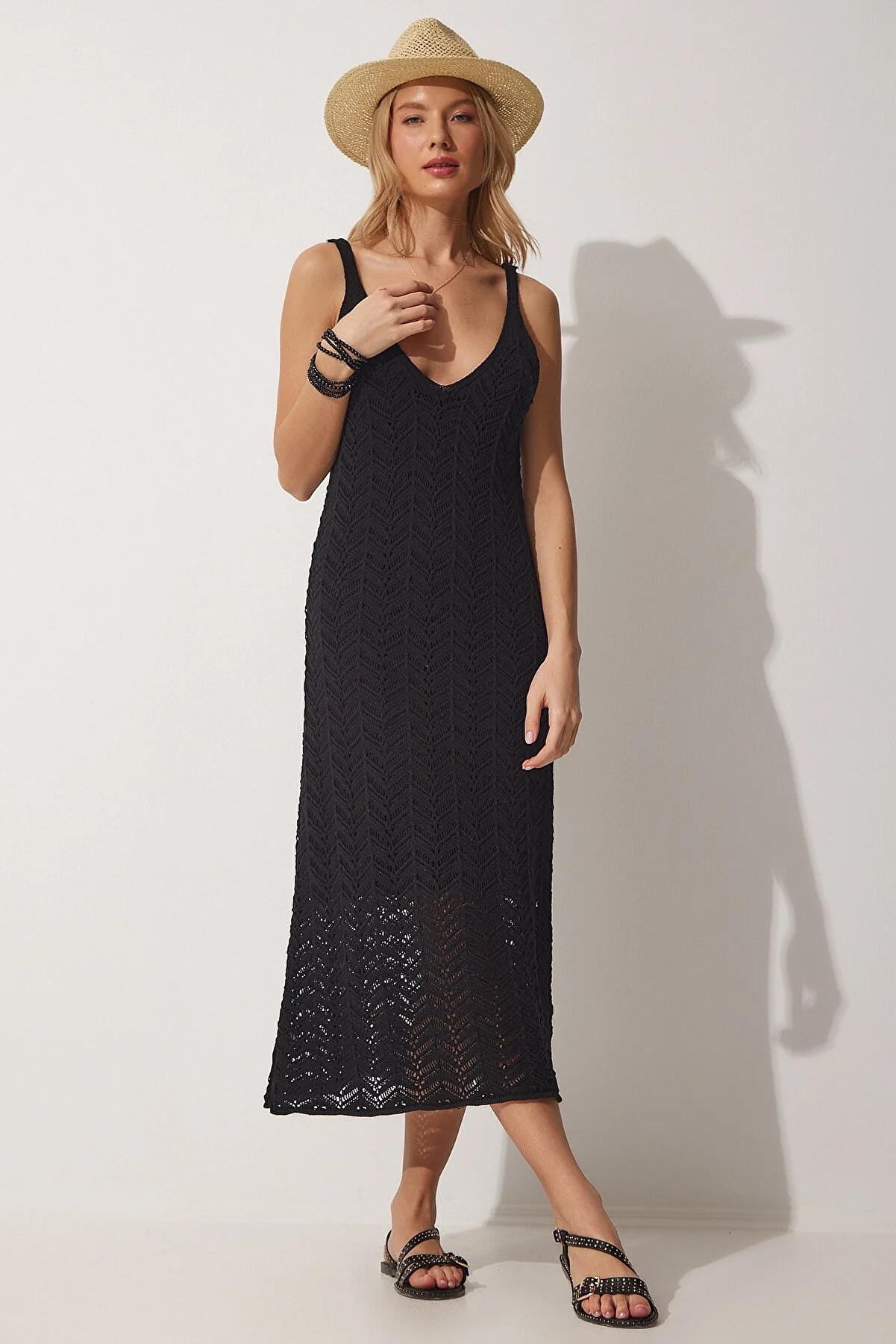 Happiness İstanbul  Schwarzes, durchbrochenes Träger-Sommer-Strickkleid für Damen NF00044