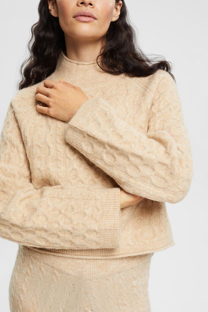 Cropped-Pullover mit Zopfstrickmuster, Alpaka-Anteil