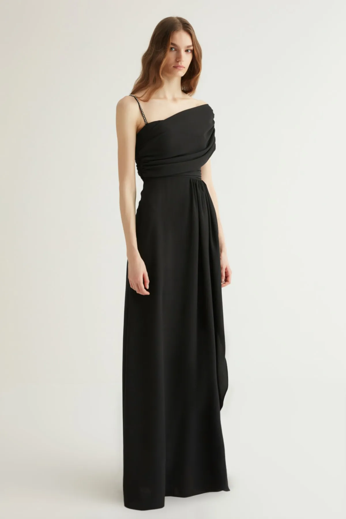 Trendyol Collection  X Wish Hanif Schwarzes Abendkleid mit Steinriemendetail TPRSS22AE0002