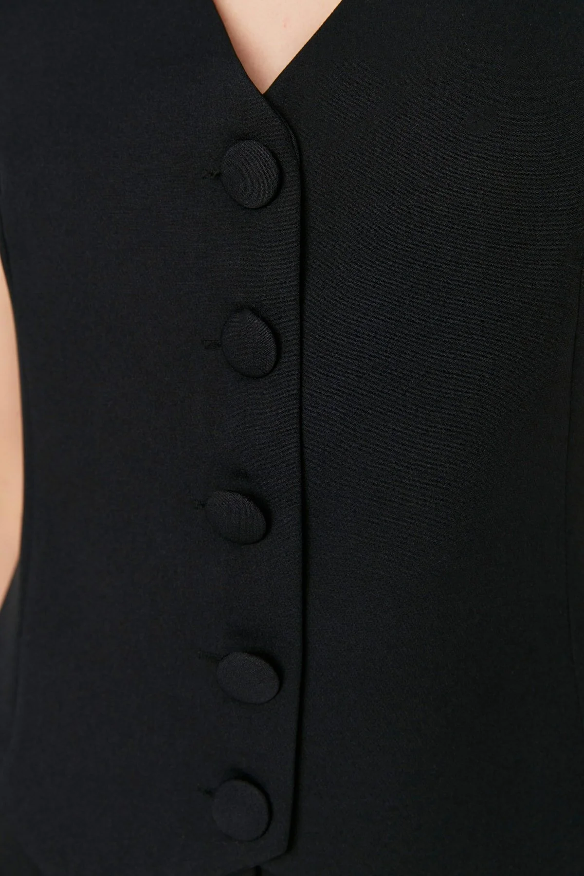 Trendyol Collection  Schwarze taillierte, geknöpfte Webweste TWOSS21YE0009