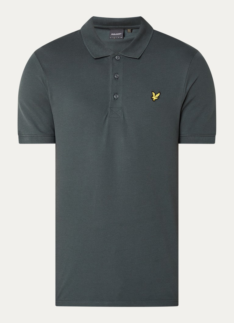 Polo Lyle & Scott de corte regular, confeccionada em algodão piqué com bordado do logotipo.