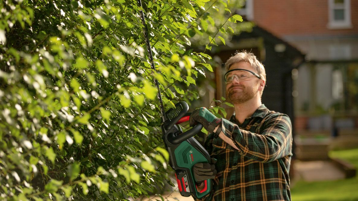 Akumulátorové nožnice na živý plot Bosch Green 060084A301 AdvancedHedgeCut 36V-65-28