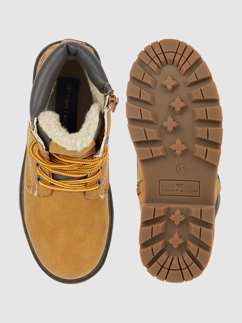 Boots in Leder-Optik mit Teddyfutter in camel