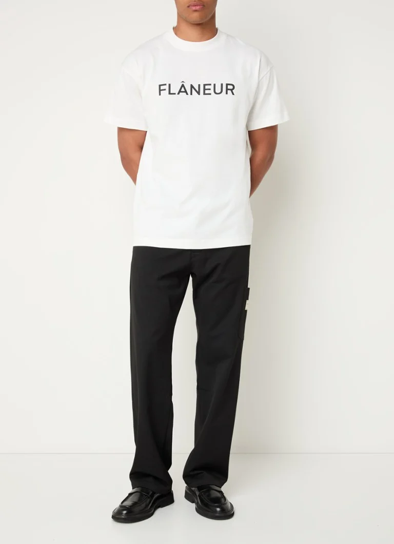 Tricou FLÂNEUR cu logo, confecționat din material elastic.