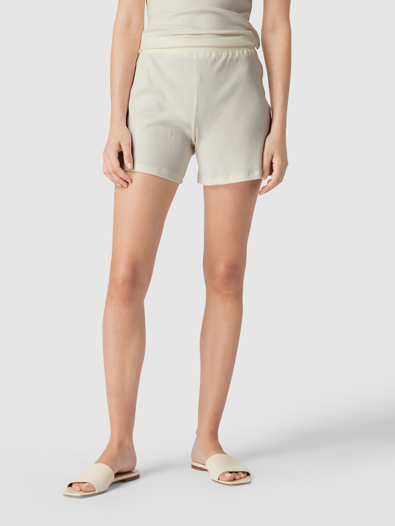 Shorts in Ripp-Optik in offwhite