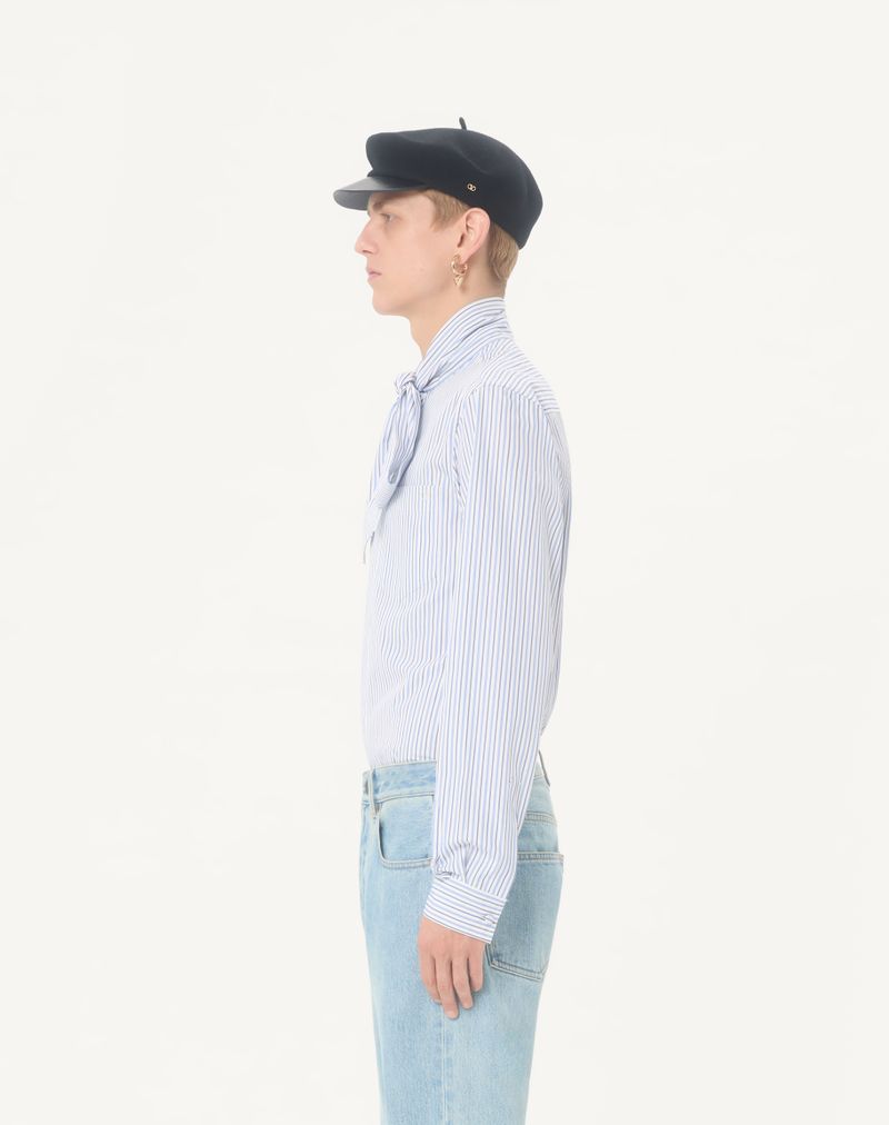 Camisa Valentino em popeline de algodão com gola lenço e bordado com o logotipo V.