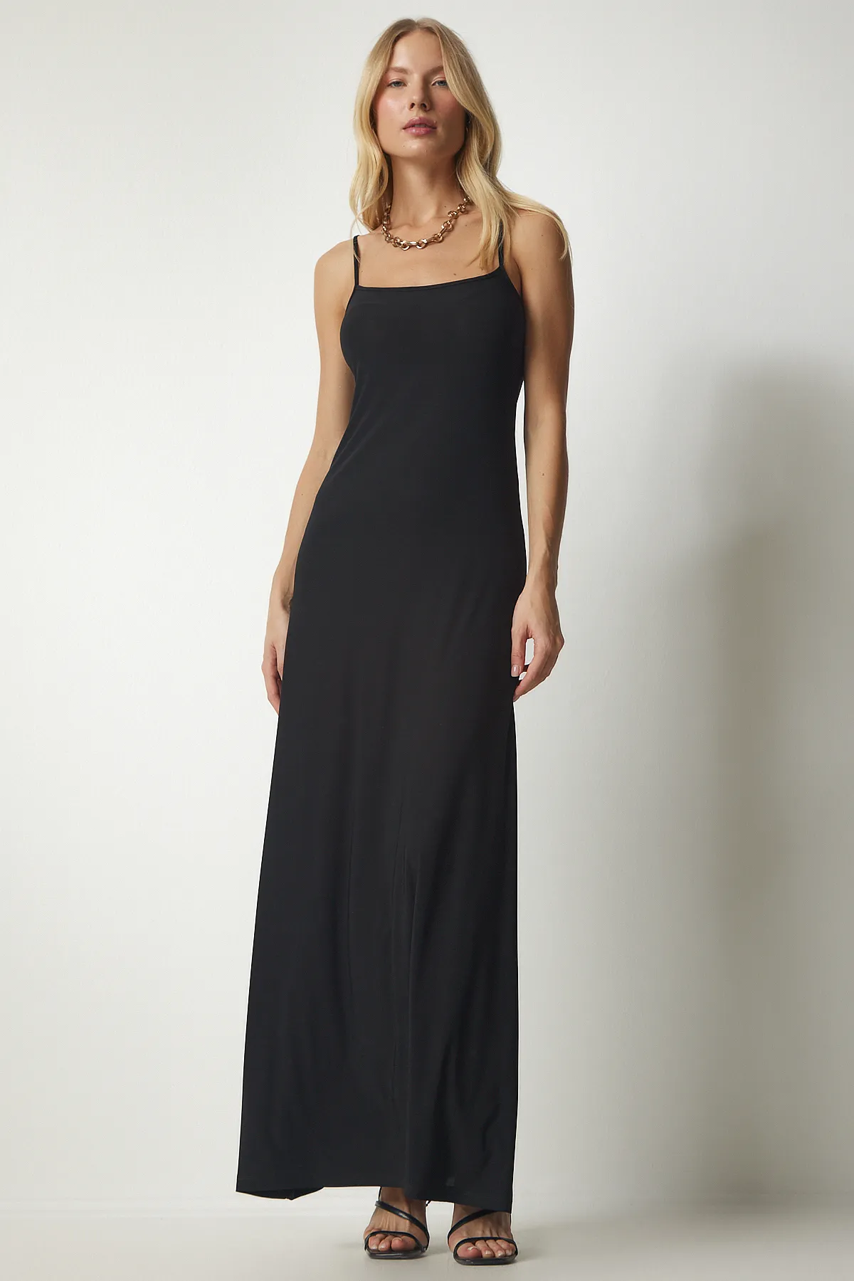 Happiness İstanbul  Schwarzes langes Sandy-Trägerkleid für Damen TO00093