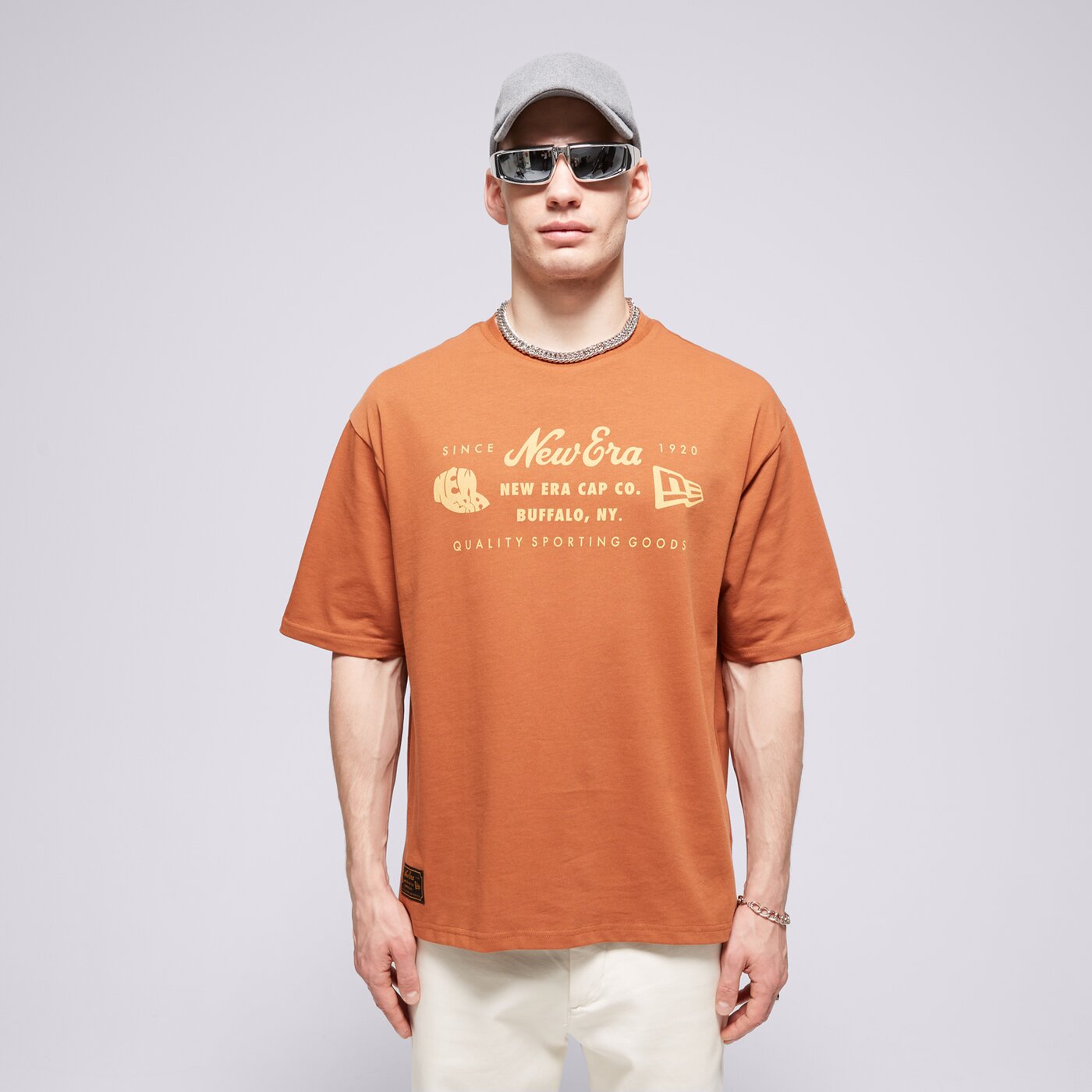 NEW ERA T-SHIRT NE HERITAGE PATCH OS NONE Braun