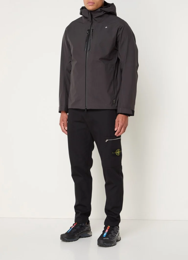 Αντιανεμικό Stone Island 413G1 με κουκούλα και κέντημα λογότυπου