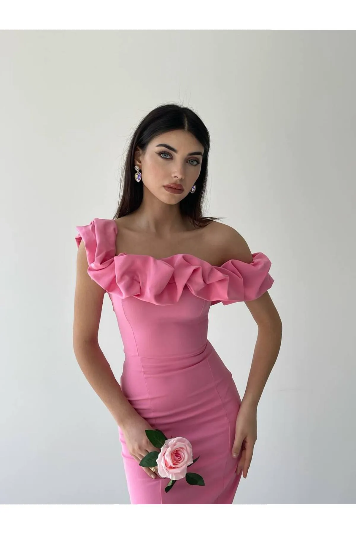 SONREİR  NIEDRIGE SCHULTERKLEID IN MIDI-LÄNGE