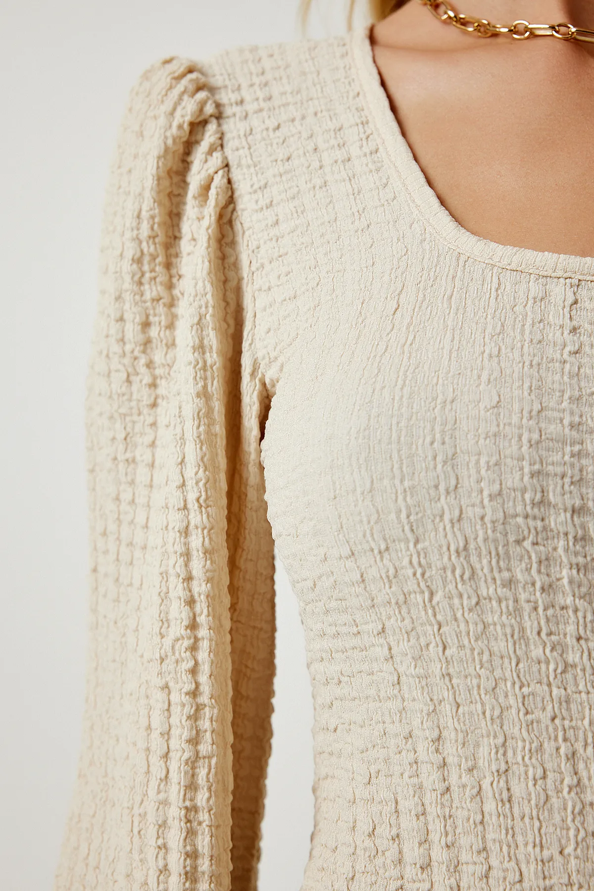 Happiness İstanbul  Hellcremefarbene strukturierte Strickbluse mit quadratischem Ausschnitt für Damen DD01111