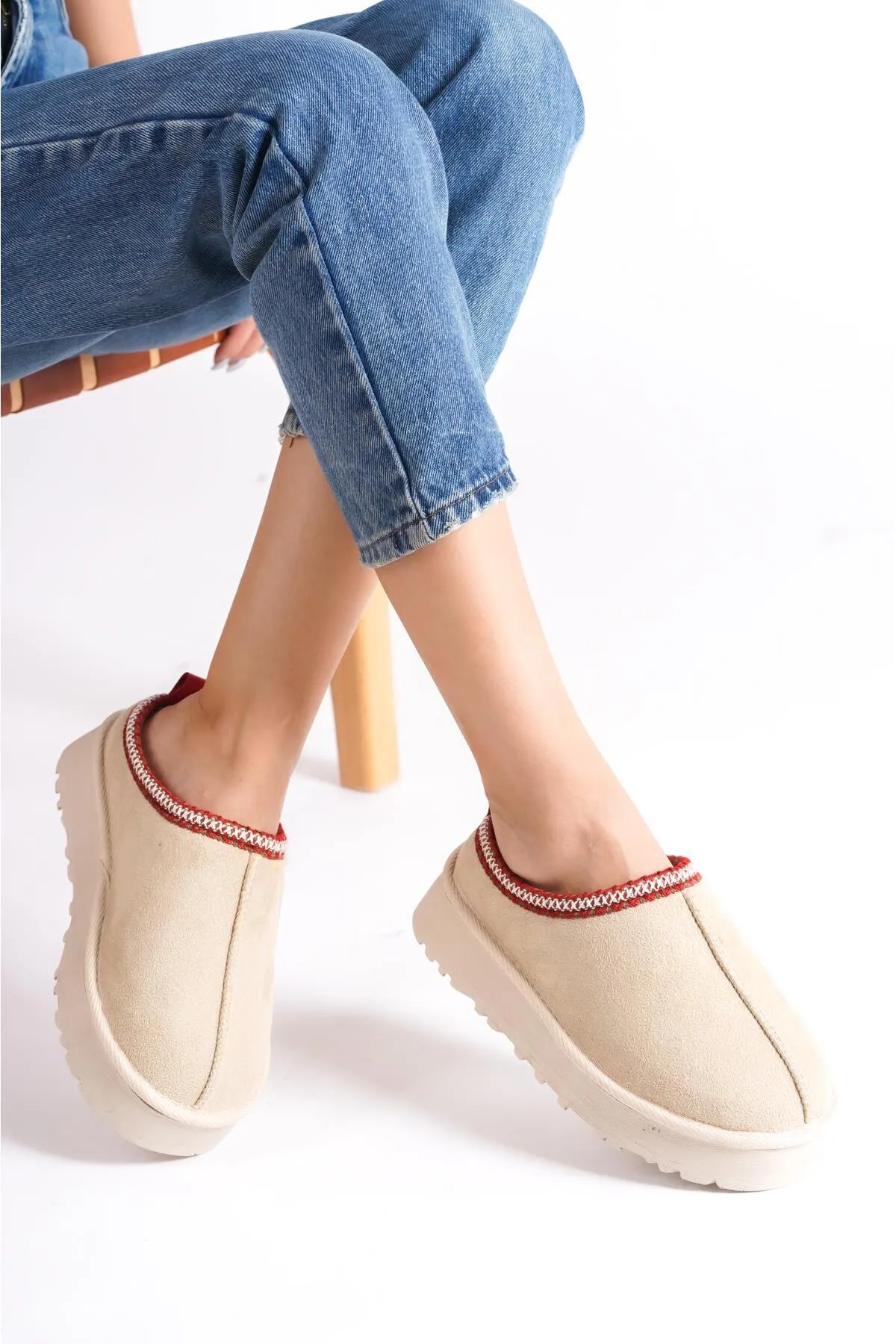 Capone Outfitters  Capone Damenschuhe mit flacher Sohle und pelziger Innenseite