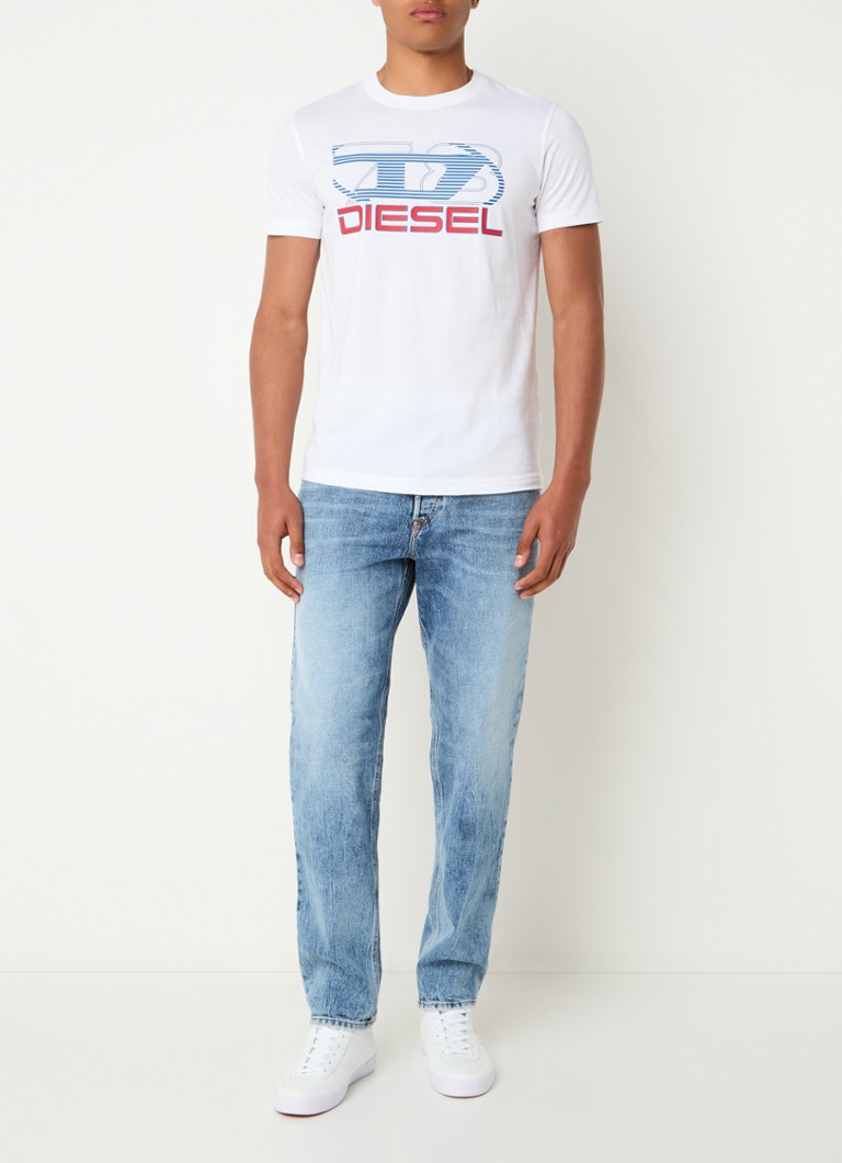 Jeansy Diesel D-Finitive zwężane, średnie wyblaknięcie