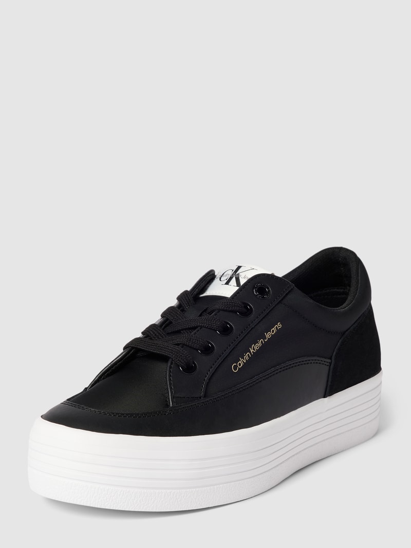 Plateau-Sneaker mit Label-Details in schwarz