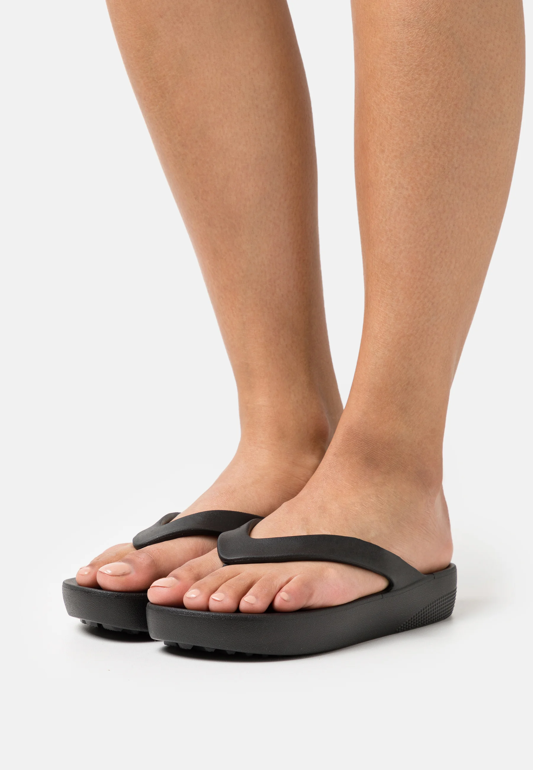 Crocs CLASSIC PLATFORM FLIP - Chanclas de playa