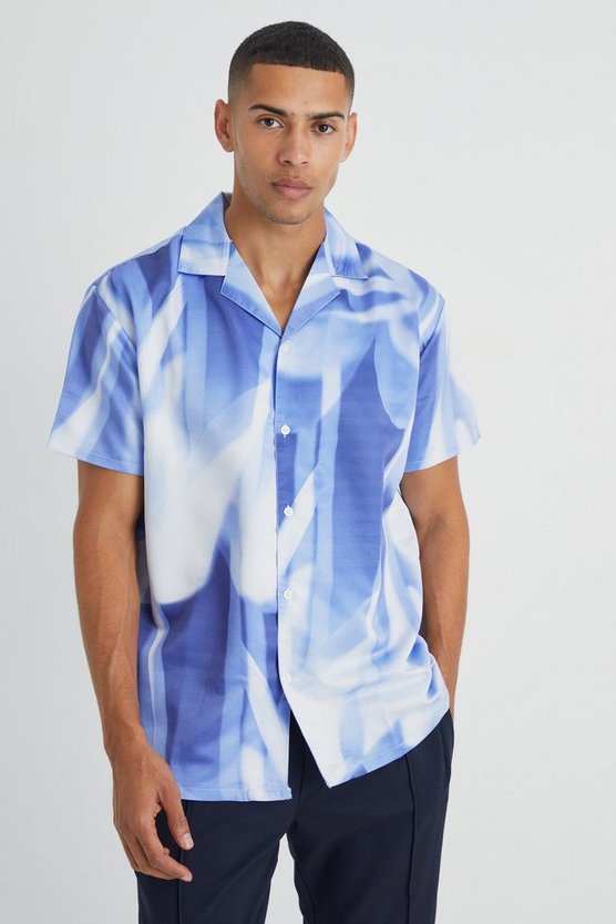 Kurzärmliges Oversize Satin-Hemd mit abstraktem Print