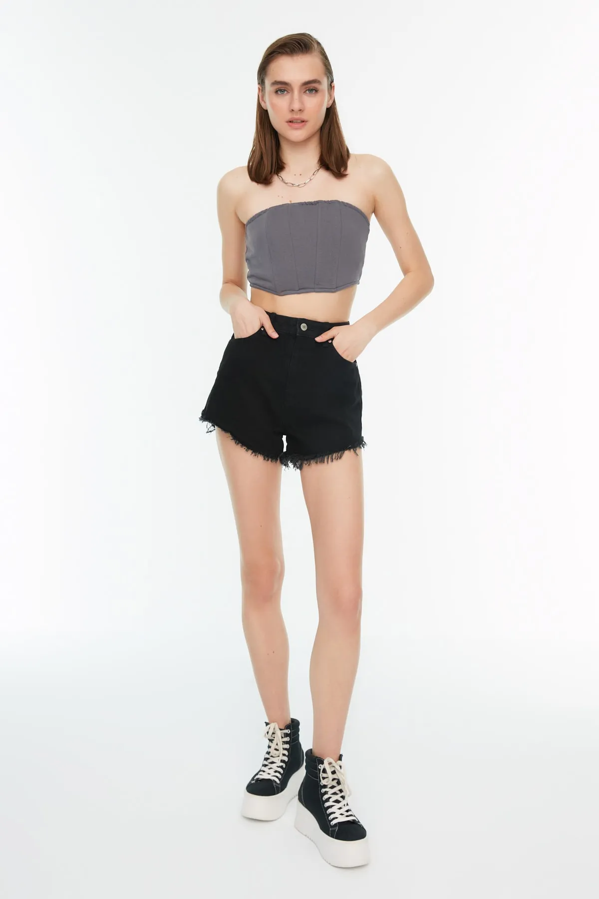 Trendyol Collection  Shorts - Schwarz - Mittlerer Bund
