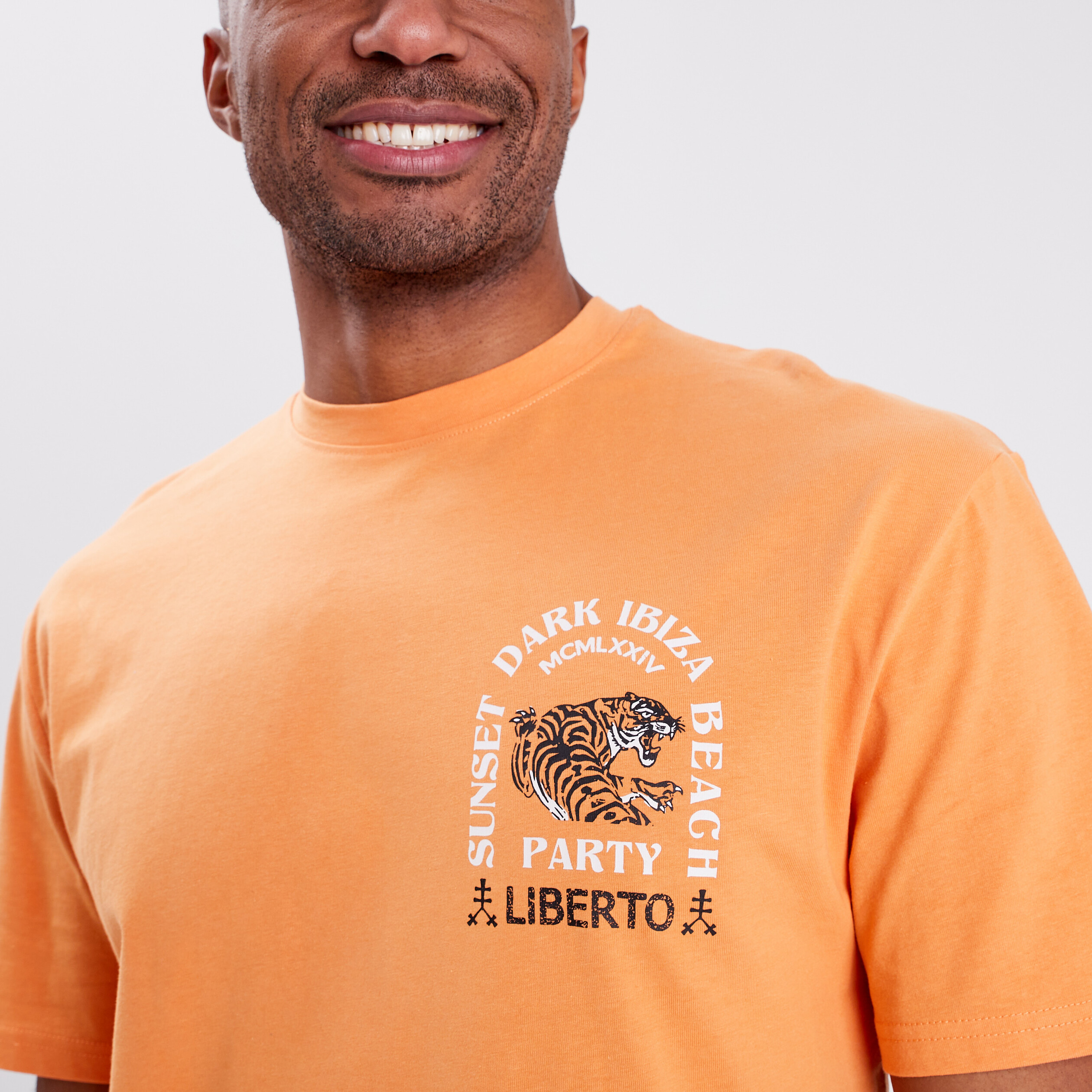 T-shirt manches courtes Liberto orange clair homme | La Halle