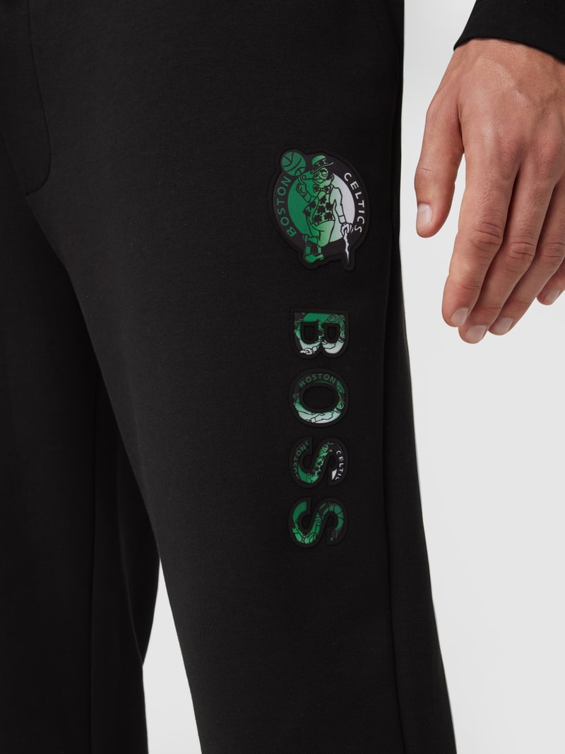Sweathose mit Label-Schriftzug Modell 'Slamdunk' - BOSS x NBA in anthrazit