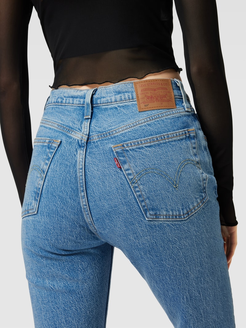 Jeans mit Label-Patch aus Leder Modell '501® JEANS FOR WOMEN' Modell 501® JEANS in hellblau