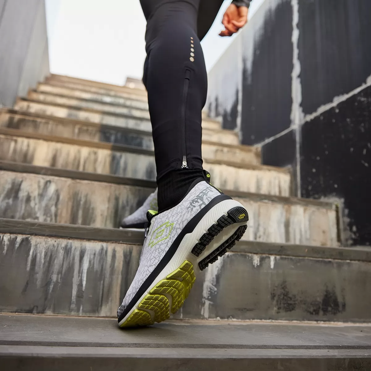 VOLATA HYPERPULSE 100 CELÁ BÍLÁ/AKÁCIOVĚ ZELENÁ