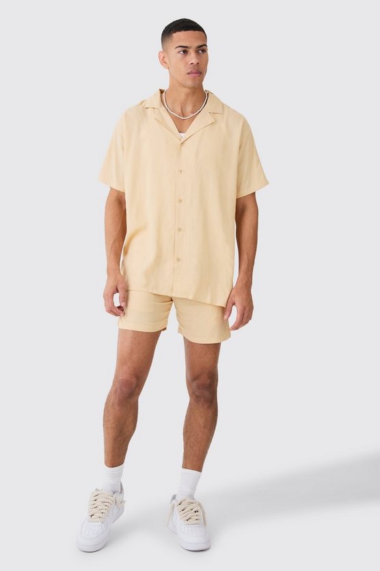 Oversize Viskose-Hemd und Shorts