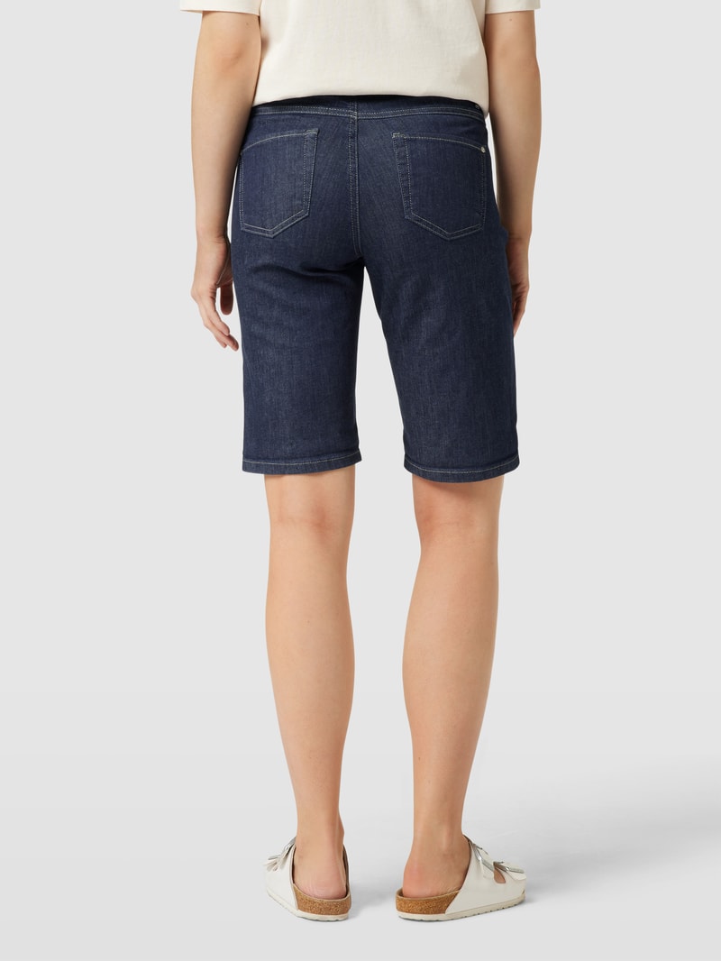 Jeansshorts mit Label-Patch in blau