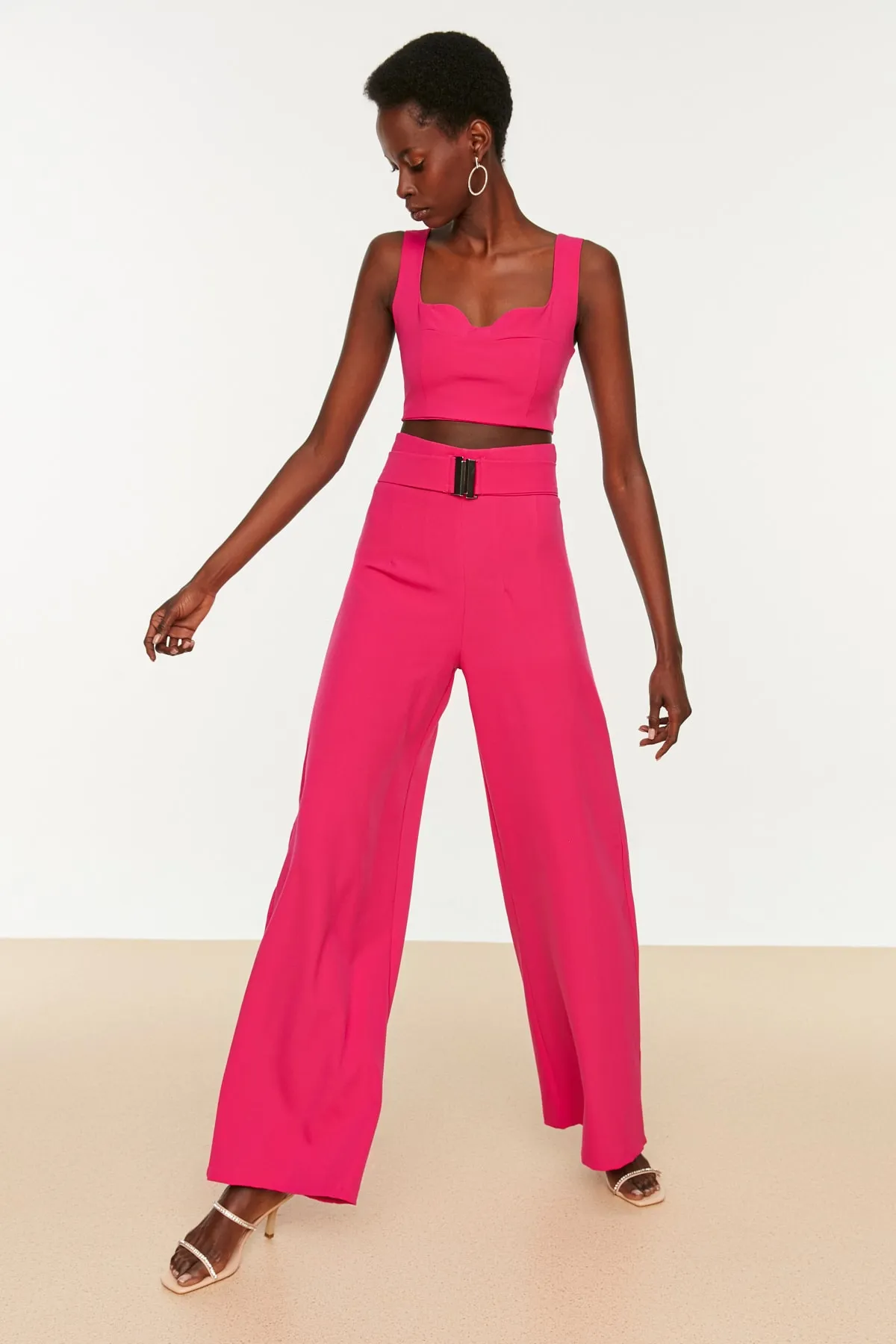 Trendyol Collection  Fuchsiafarbene Webhose mit Gürtel TPRSS22PL0199
