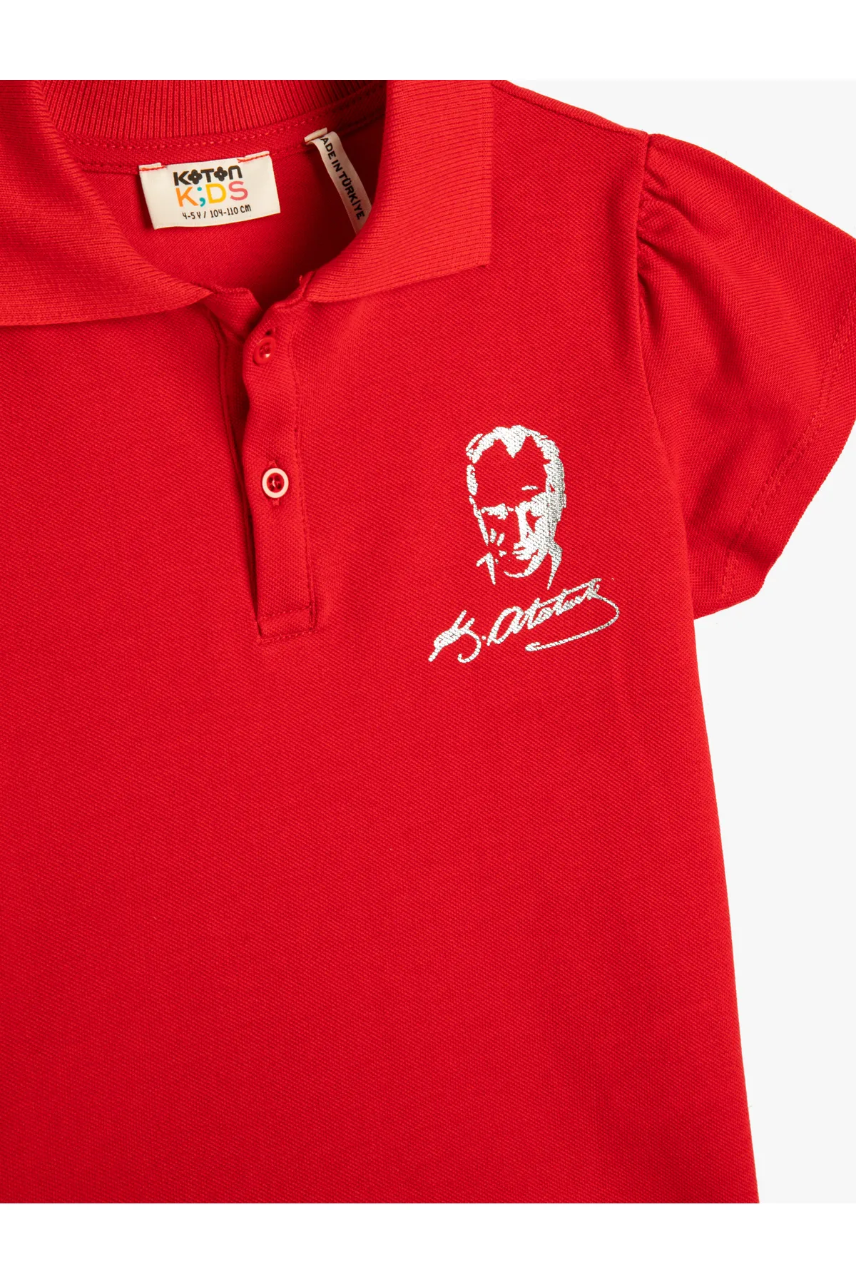Koton  Atatürk bedrucktes T-Shirt aus Baumwolle mit Polokragen und Knöpfen, kurzen Ärmeln