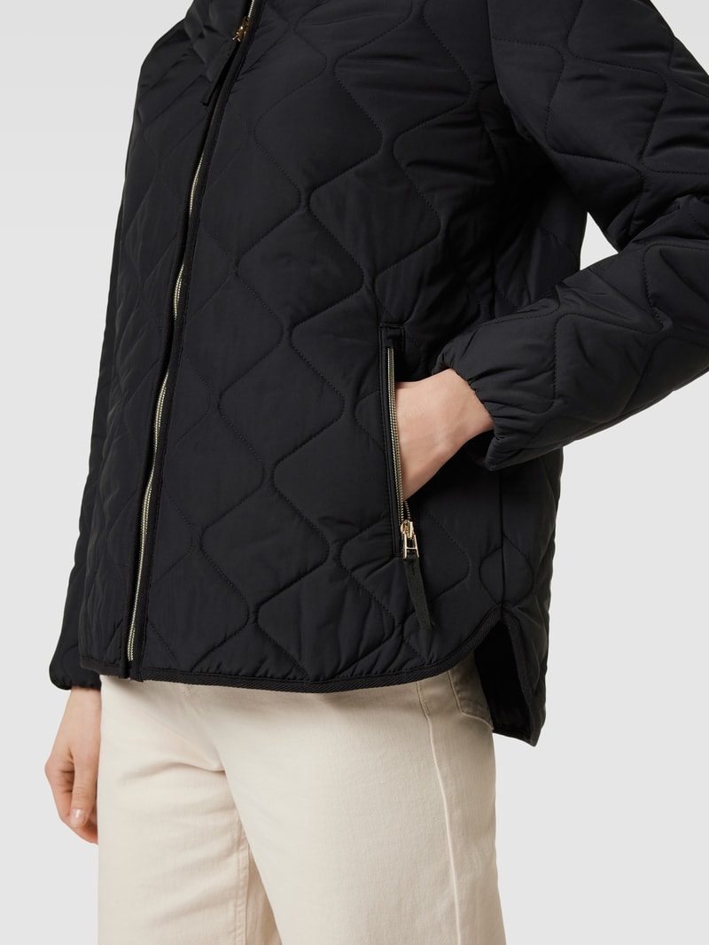 Steppjacke mit seitlichen Eingrifftaschen in schwarz