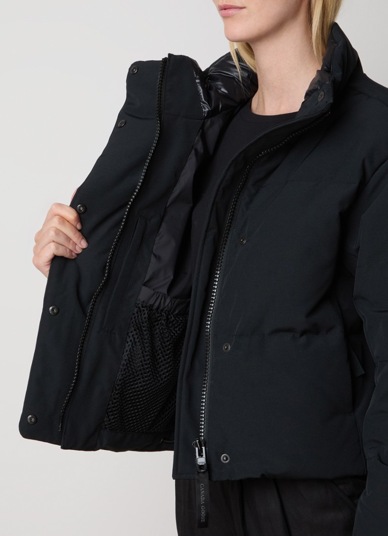 Kurtka puchowa Canada Goose Grandview z kieszeniami zapinanymi na zamek.