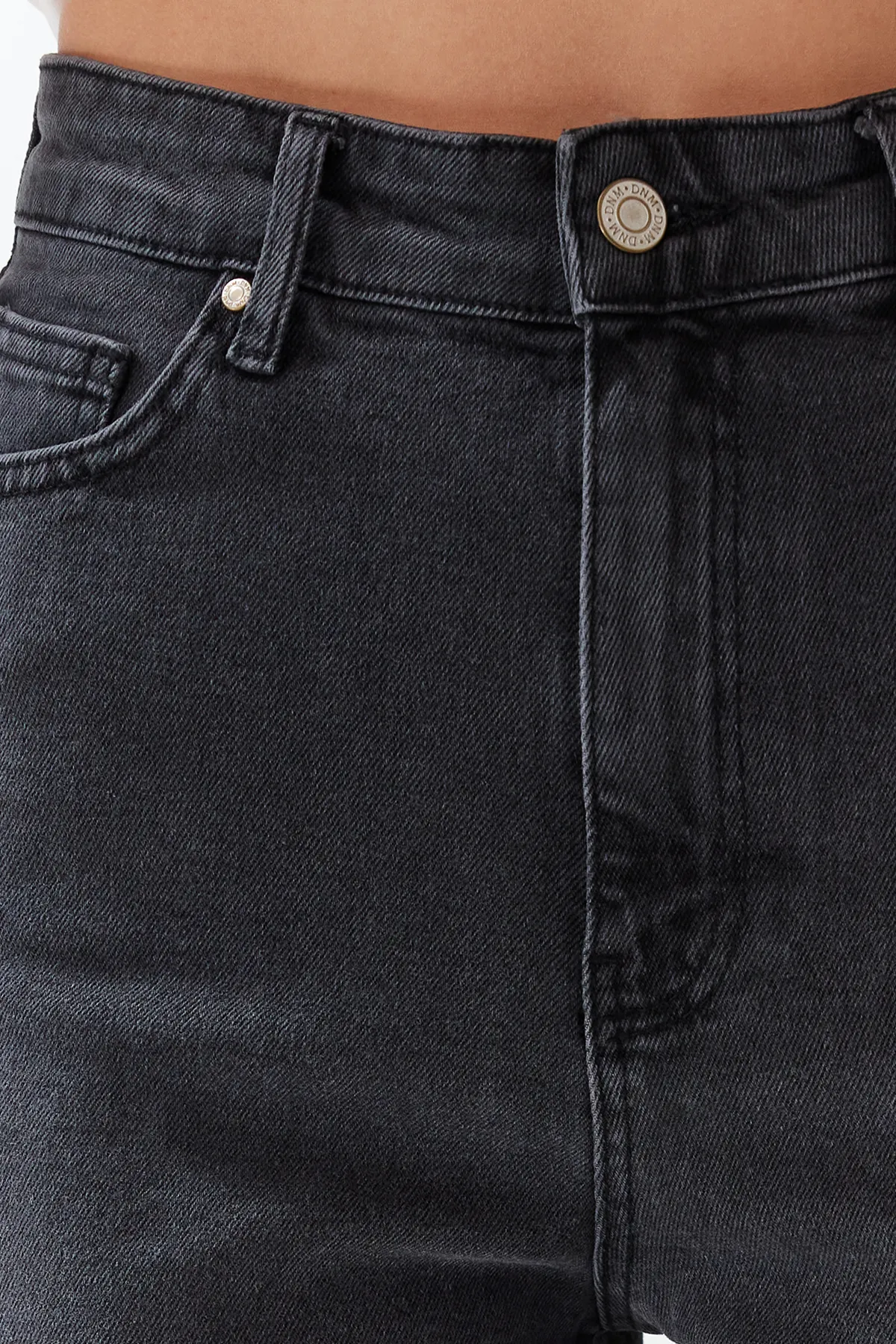 Trendyol Collection  Anthrazitfarbene Mom-Jeansshorts mit hoher Taille TWOSS20SR0210