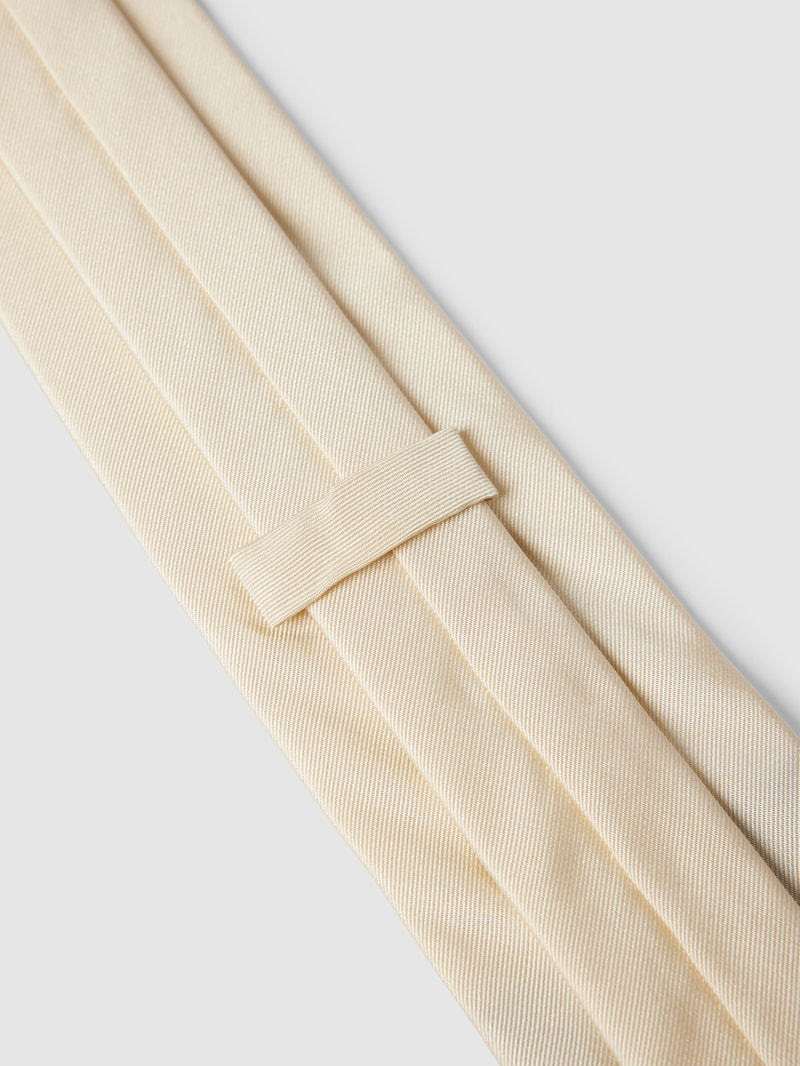 Krawatte mit Label-Patch in offwhite