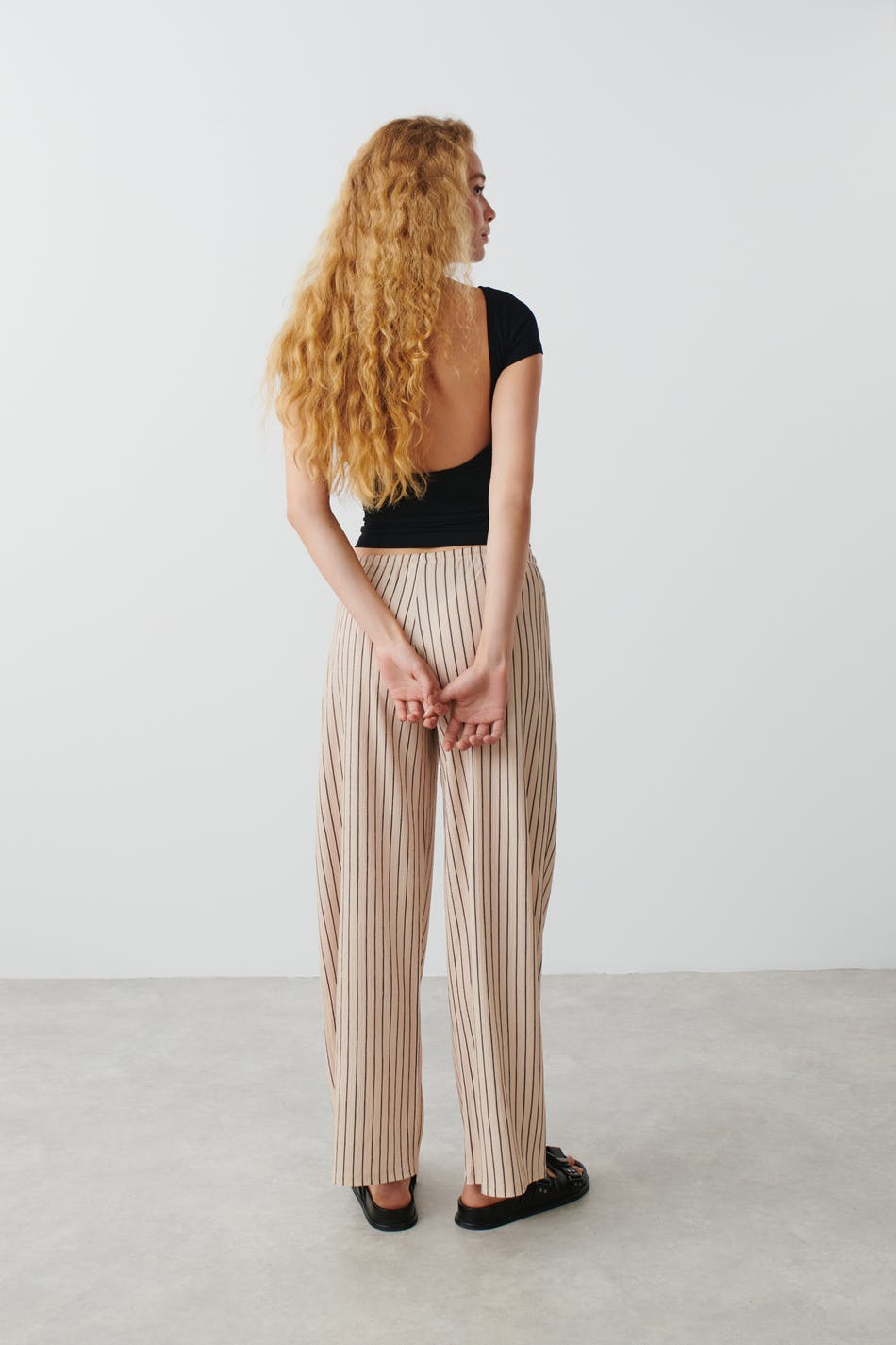 Wide low waist trousers