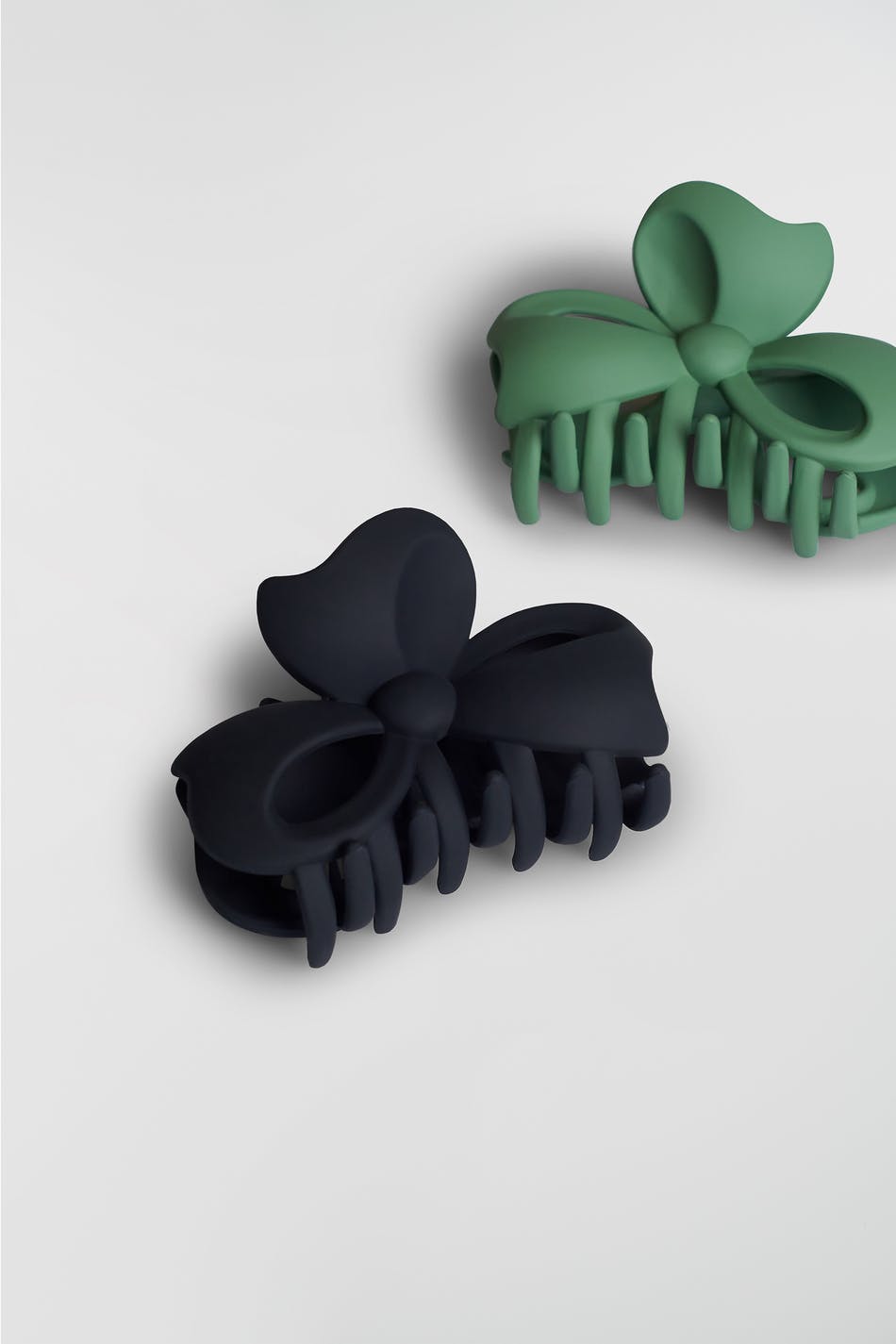 Camilla bow hair clip