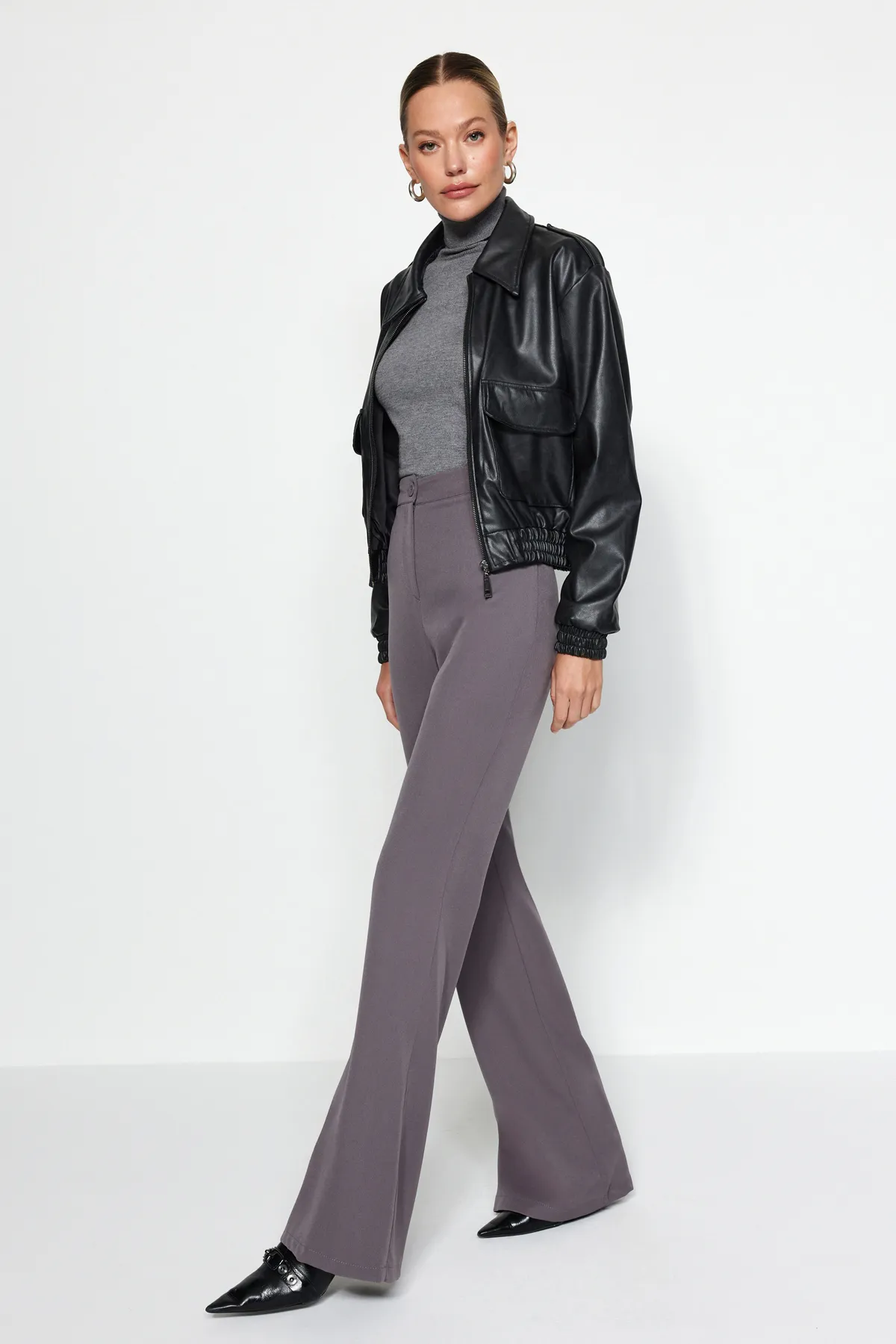 Trendyol Collection  Anthrazitfarbene, ausgestellte, gewebte Hose mit weitem Bein TOFAW19BB0581