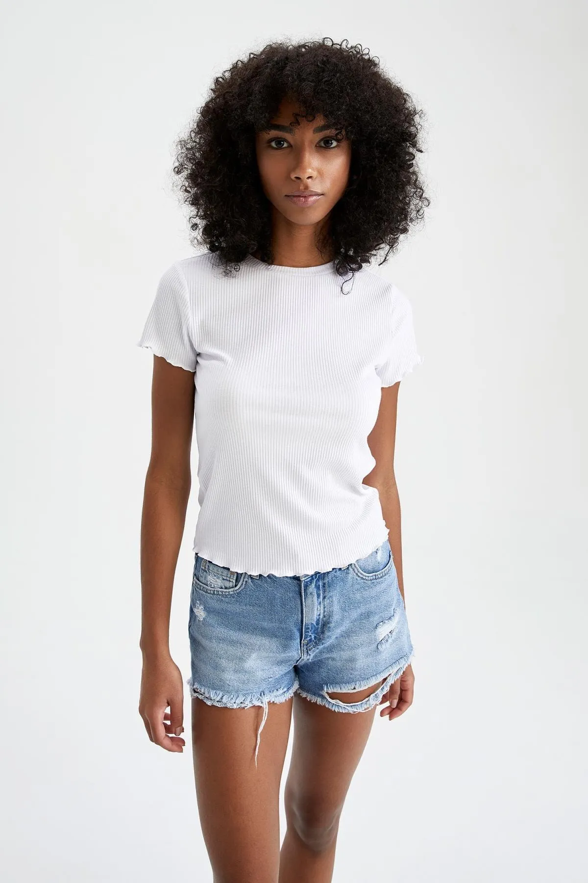 DeFacto  Slim Fit Kurzarm-T-Shirt mit Rundhalsausschnitt