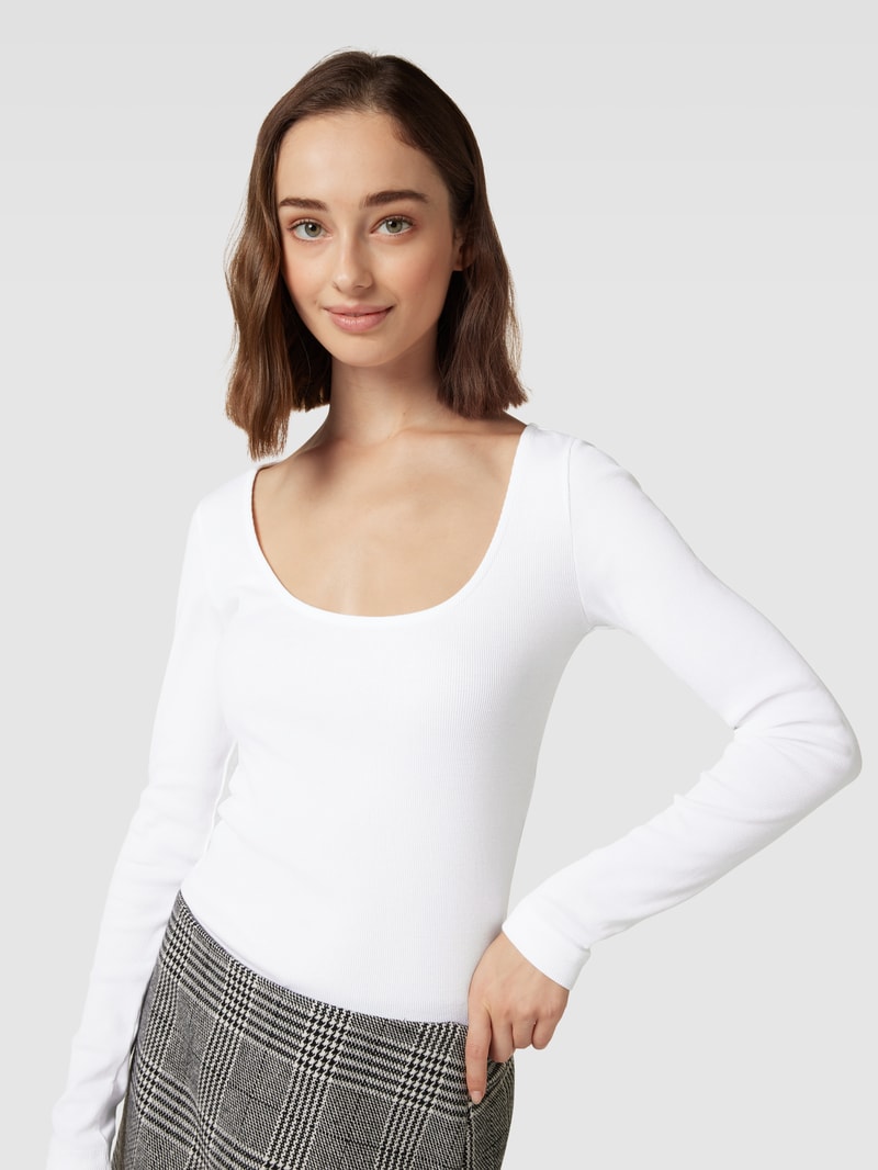 Longsleeve mit tiefem Rundhalsausschnitt in weiß