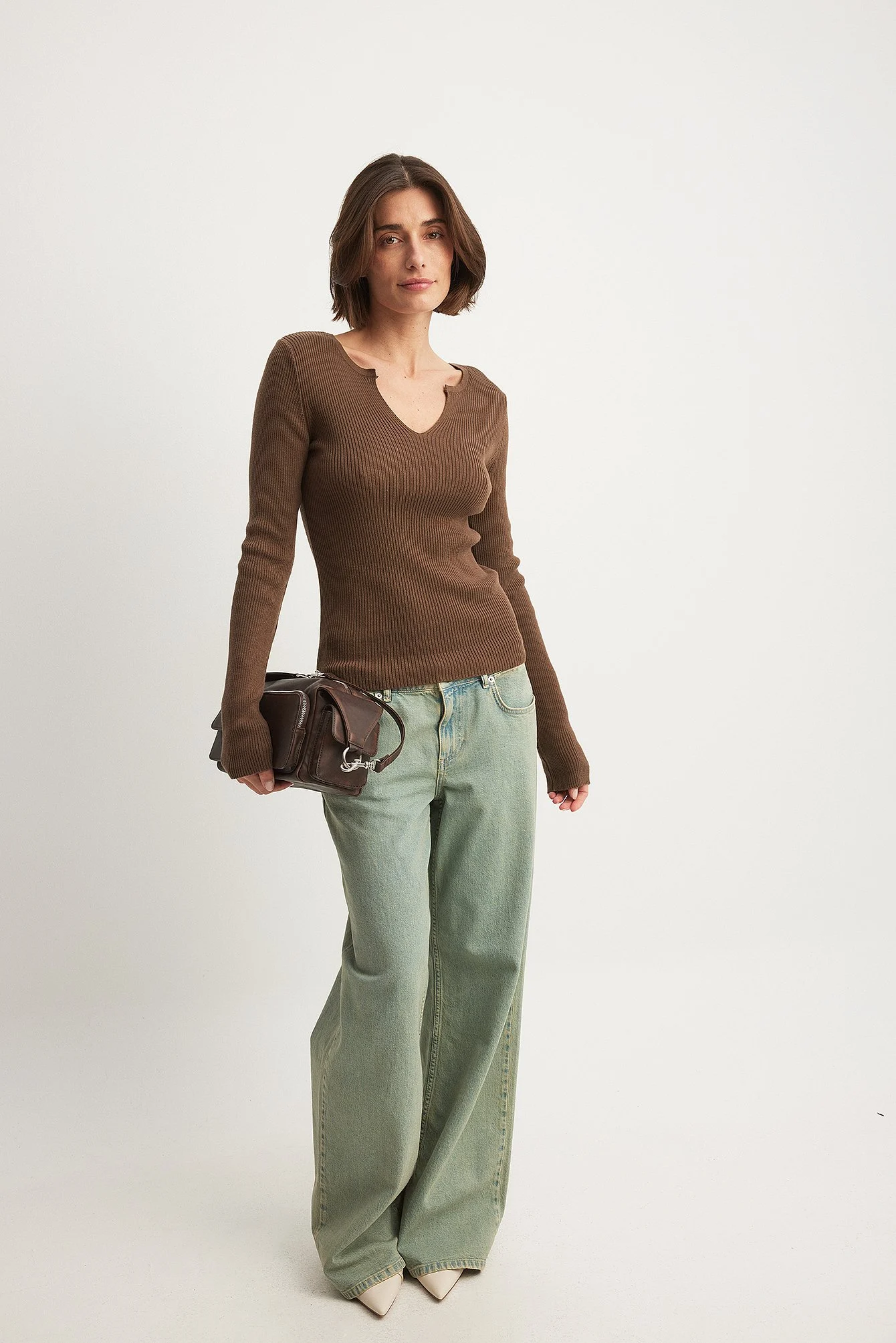 Leichter Ripp-Strickpullover mit V-Detail