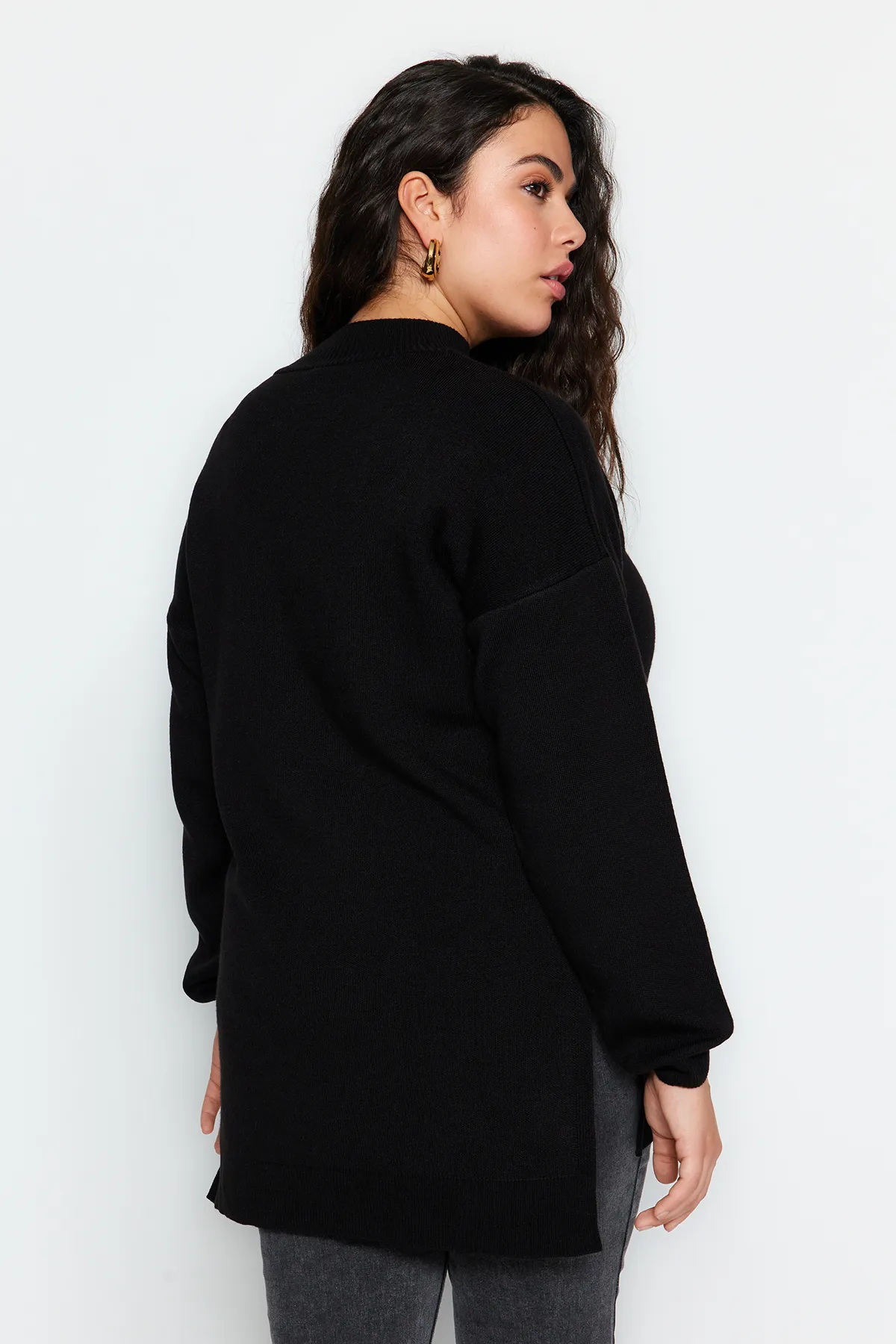 Trendyol Curve  Schwarzer Rollkragenpullover mit Knöpfen und detailliertem Rollkragen TBBAW24AN00076