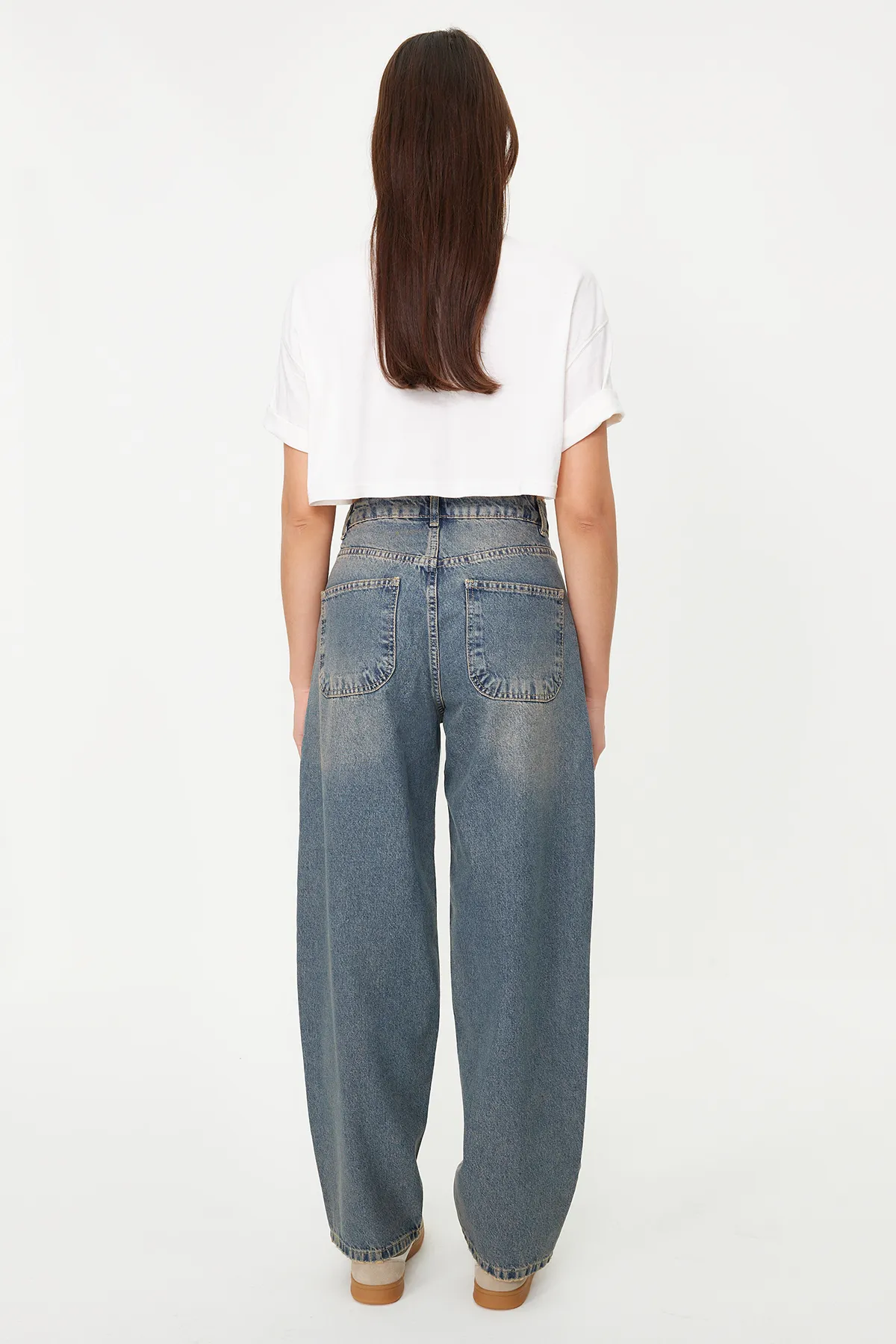 Trendyol Collection  Dunkelblaue Vintage-Skater-Jeans mit niedriger Taille und verblasstem Effekt TWOSS24JE00052